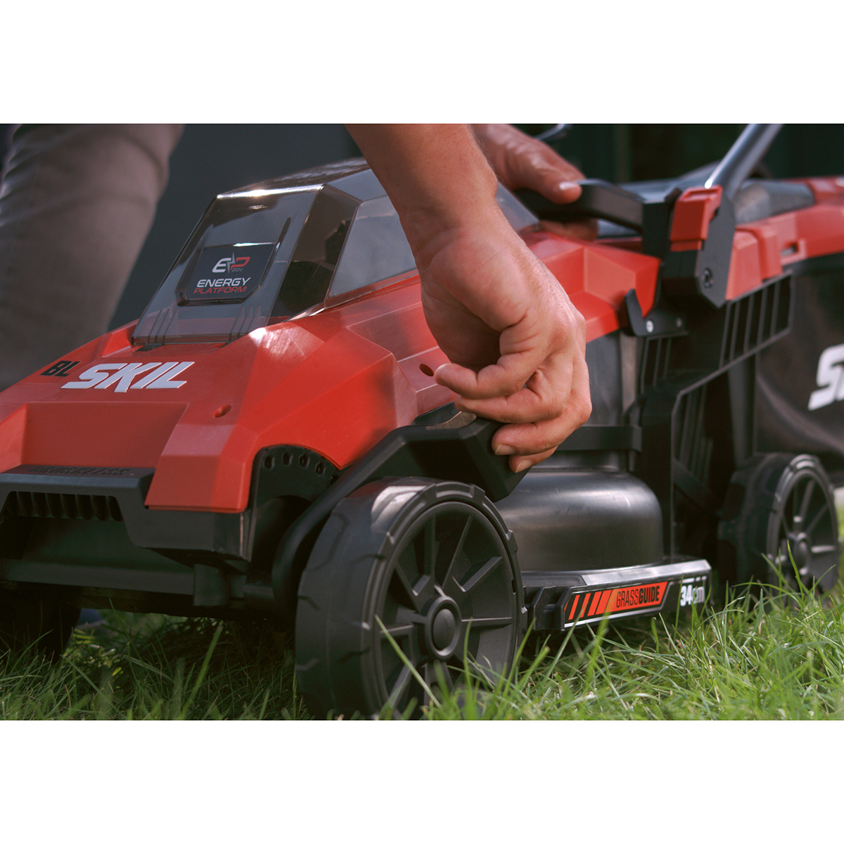Gräsklippare SKIL 0130 CA Kolborstfri Batteridriven