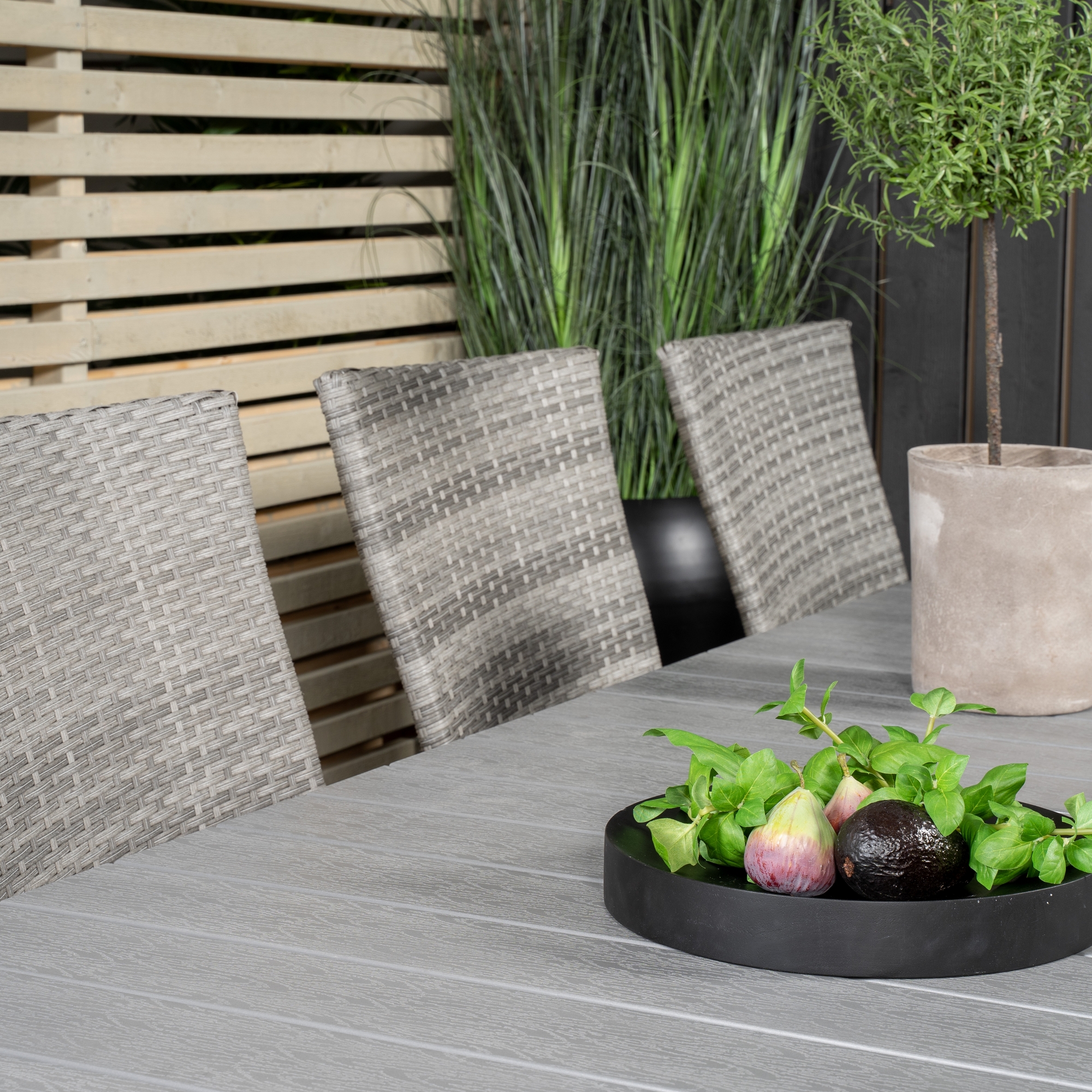 Matgrupp Venture Home Lova 224/324 med 10 Pishi Karmstolar