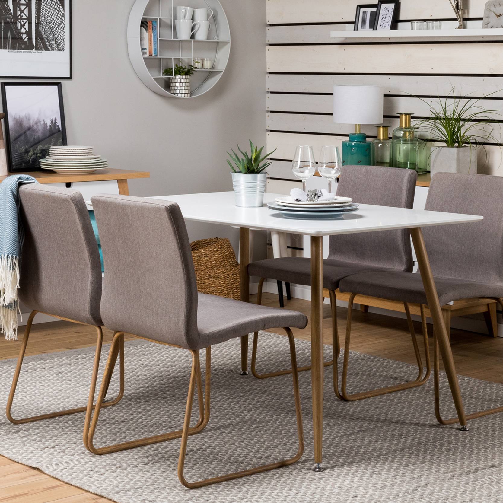 Matgrupp Basic Home Pontus Rektangulärt Matbord 120 cm med 4 Trude Matstol