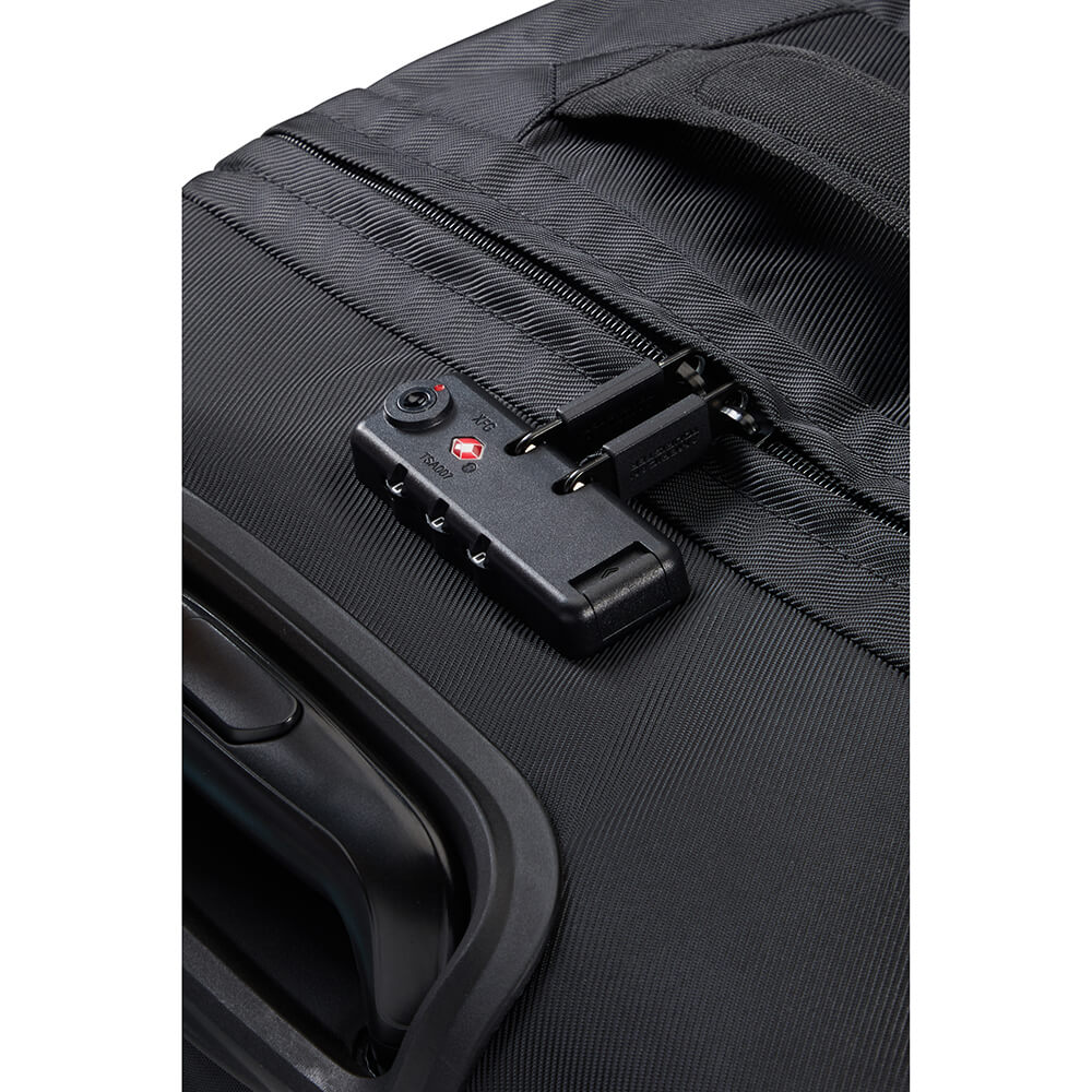 Duffelväska American Tourister Urban Track Duffle/WH Medium