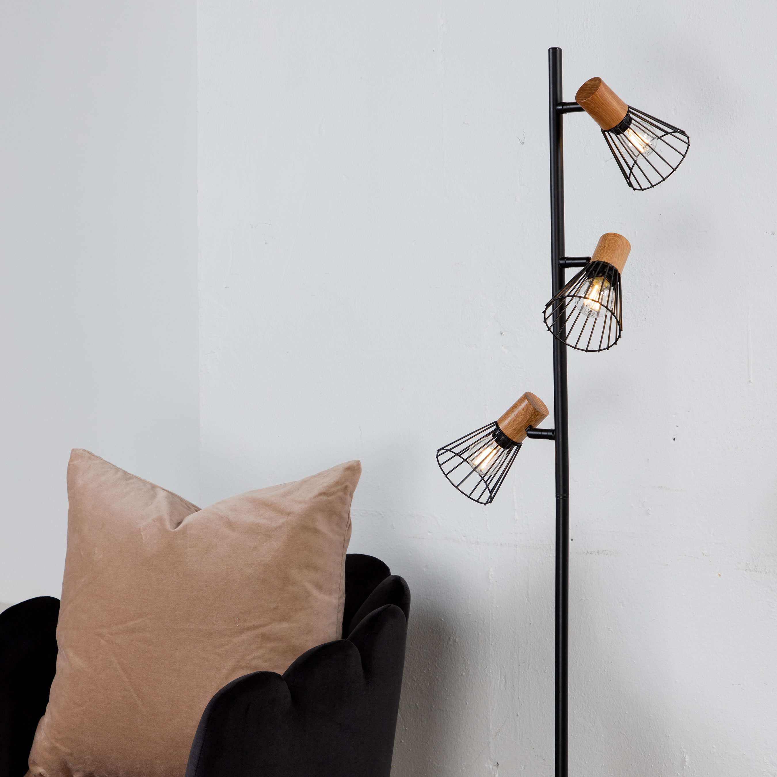 Golvlampa Venture Home Atticus