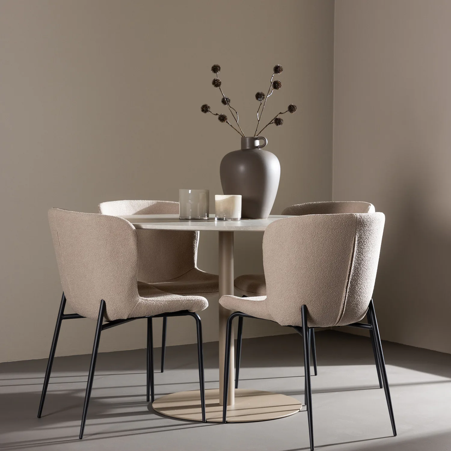 Lycke Dining Table with Modesto Dining Chair Beige/Vit