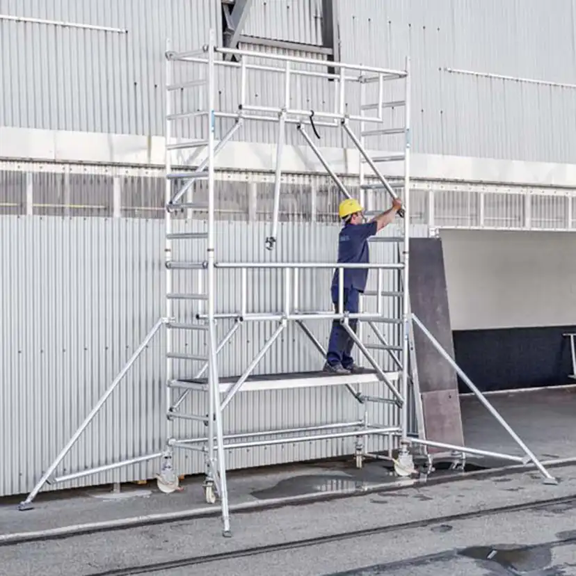 S-Plus Safetyställning 1,35 x 2,50 plh = 6,40 B= 1,35 m x H=2,50 m Platformhöjd= 6,40 m