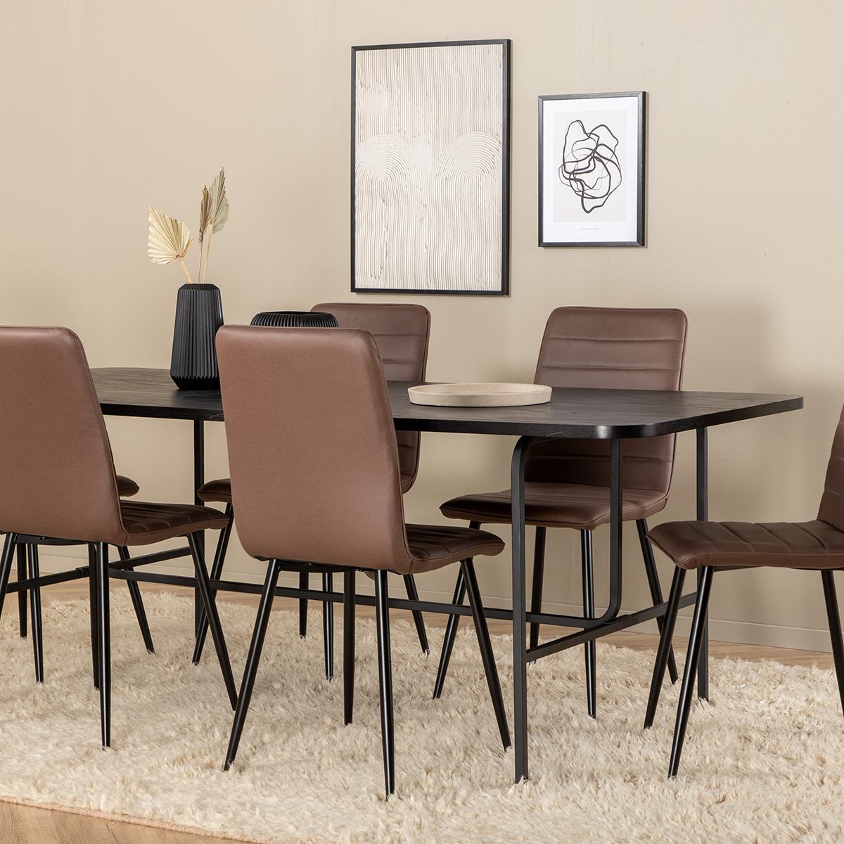 Matgrupp Venture Home Chicago matbord och Walerina matstol Svart