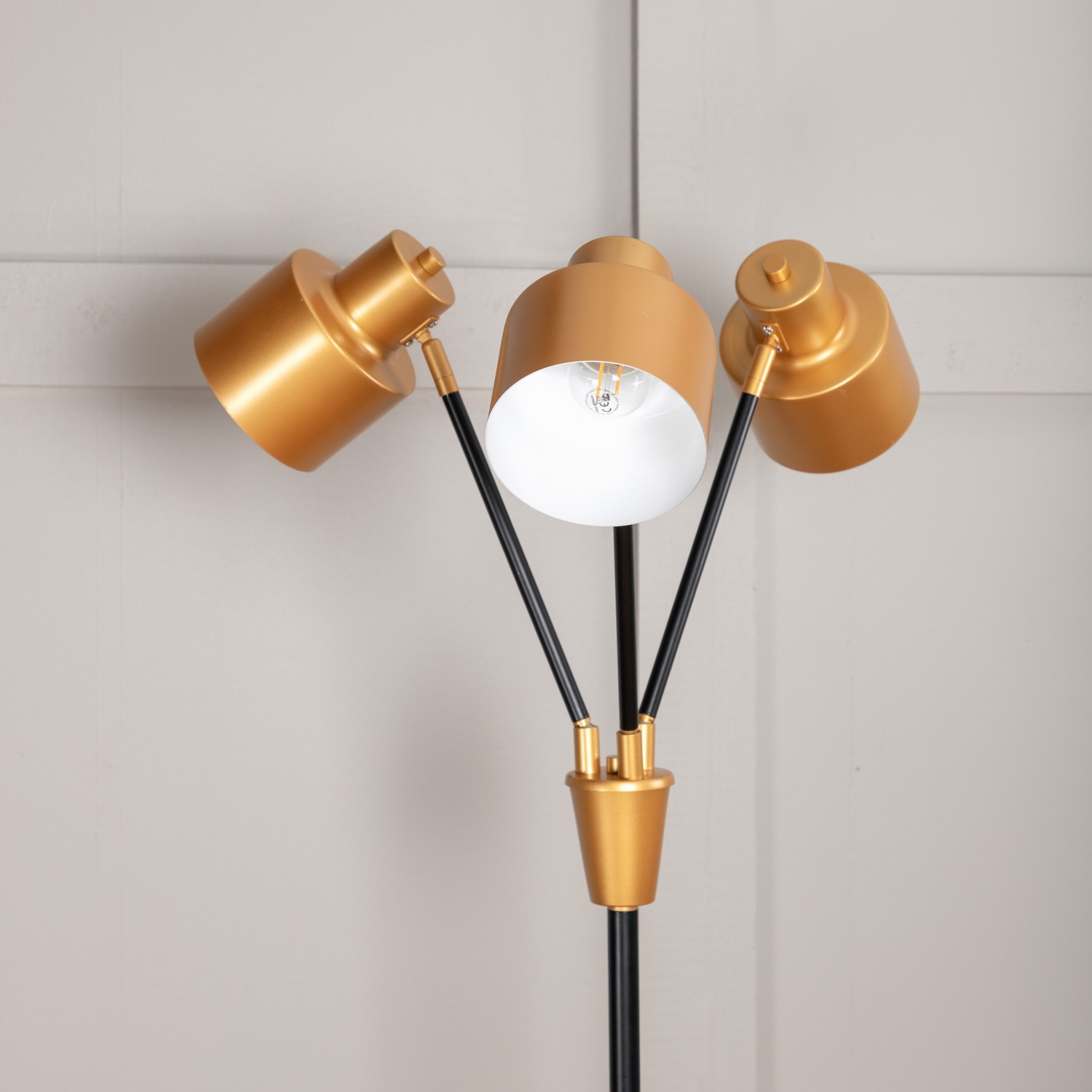Golvlampa Venture Home Vifta 3