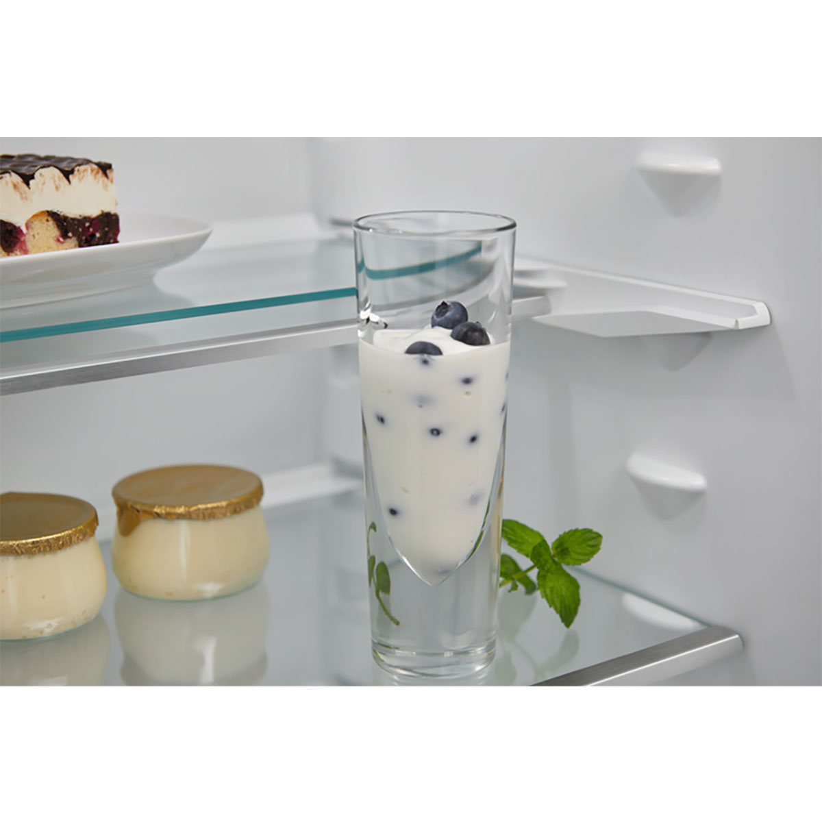 Integrerad Kyl/frys Electrolux LNG7ME18R 700 GreenZone