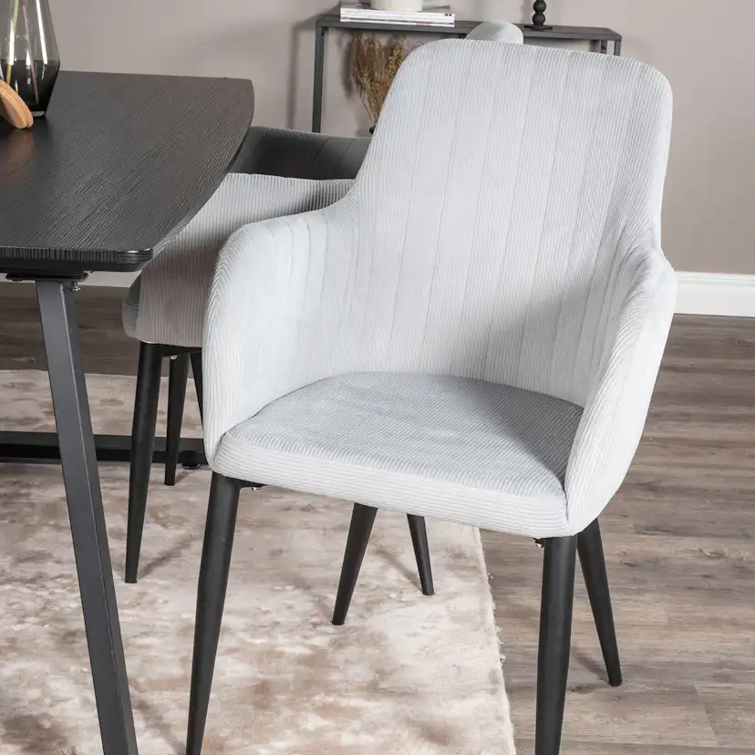 Matgrupp Venture Home Ina med 4 Corina Stolar Manchester