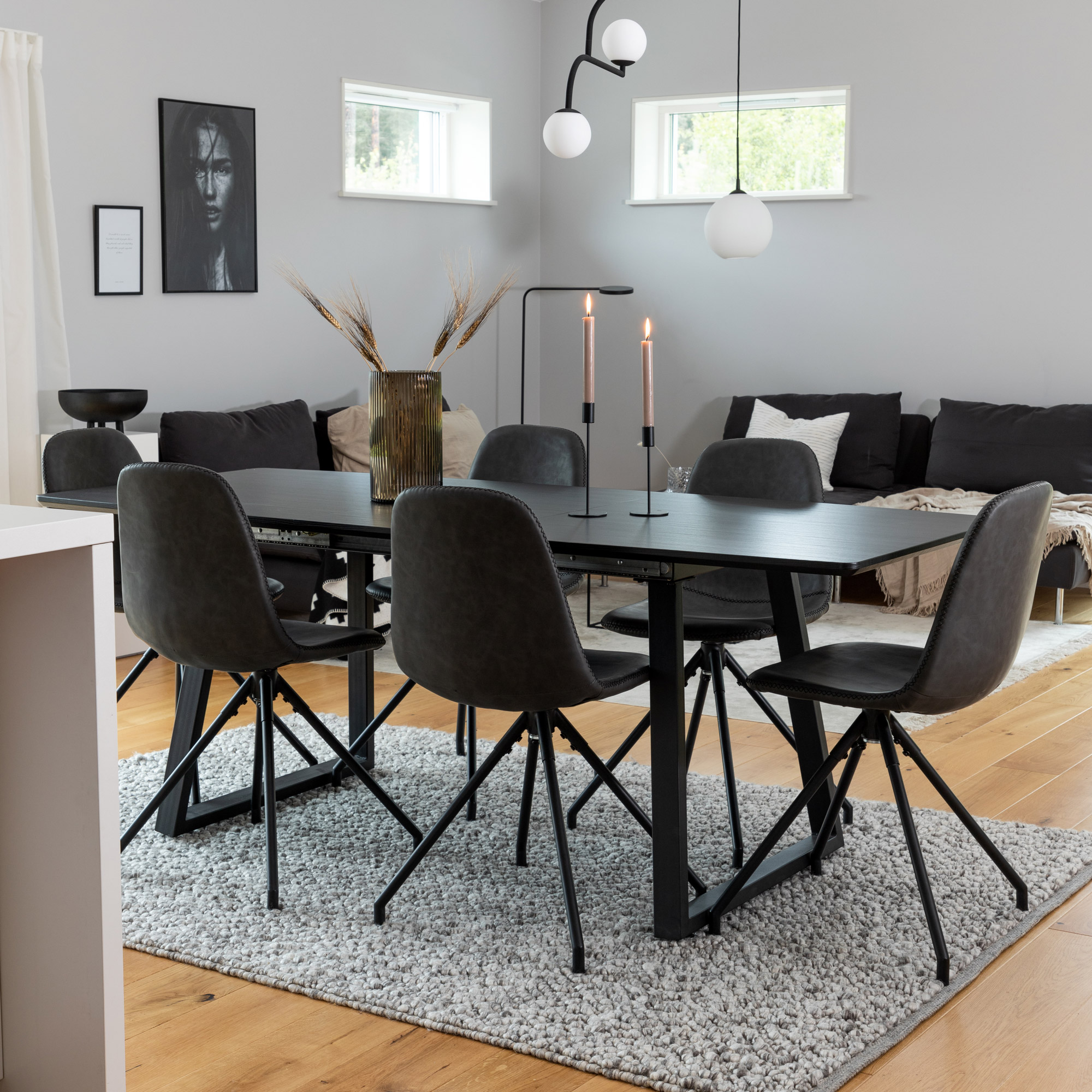 Matgrupp Venture Home Ina med 6 Pobbie Stolar