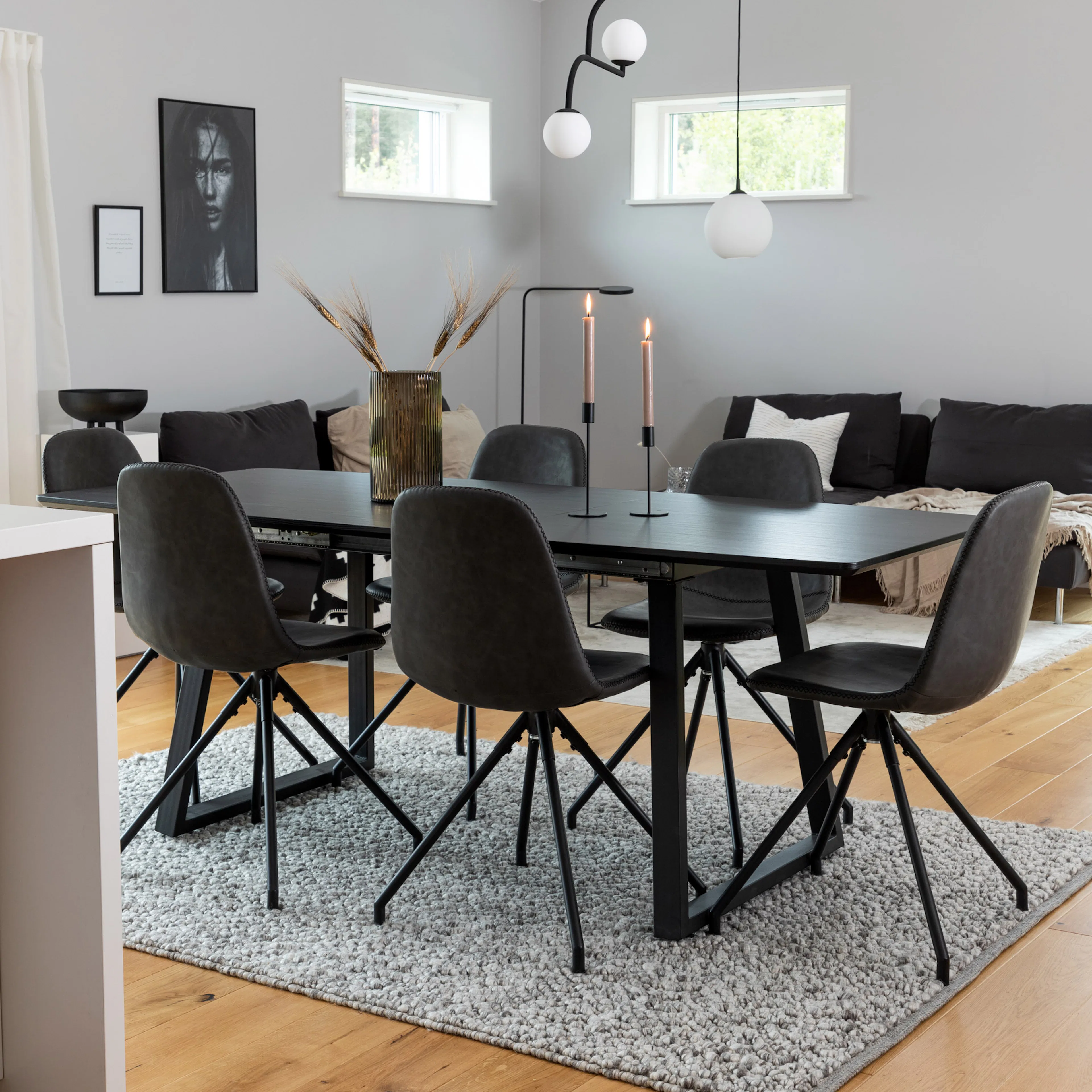 Matgrupp Venture Home Ina med 6 Pobbie Stolar
