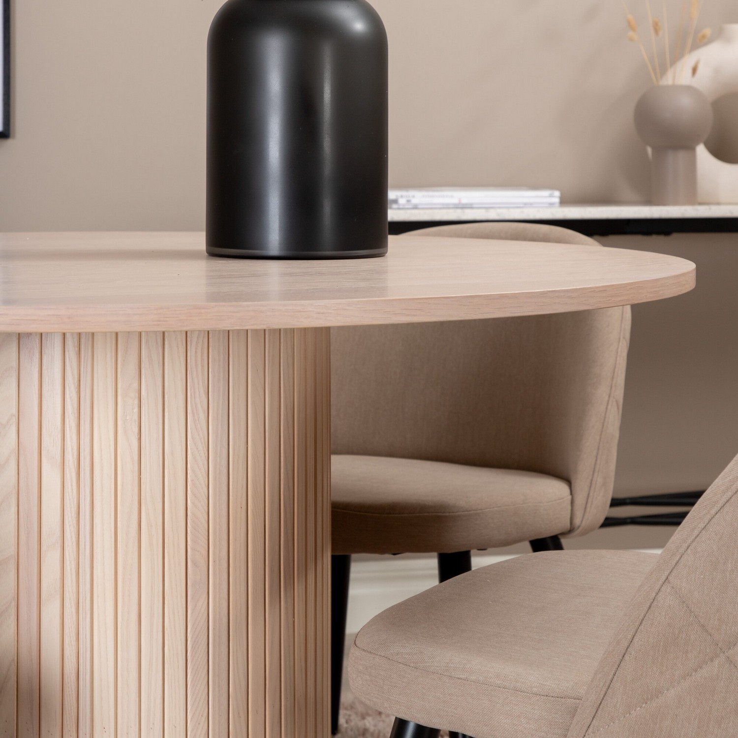 Matgrupp Venture Home Bianca Rund med 4 Valentina Stitcthes Stolar Polyester