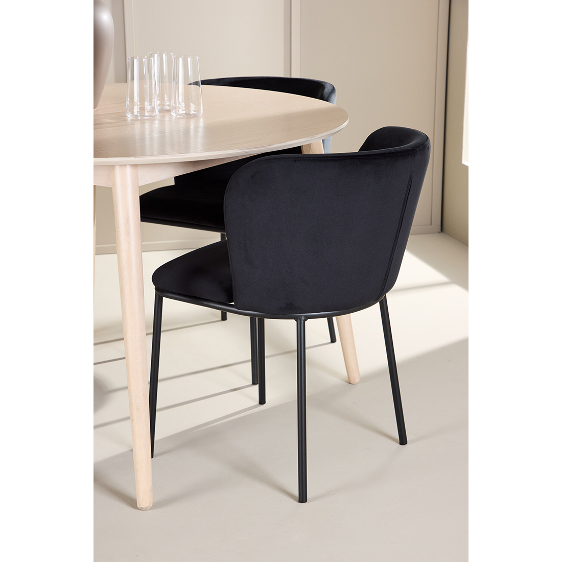 Matgrupp Venture Home Flora Ø120 cm med 4st Edina Matstolar