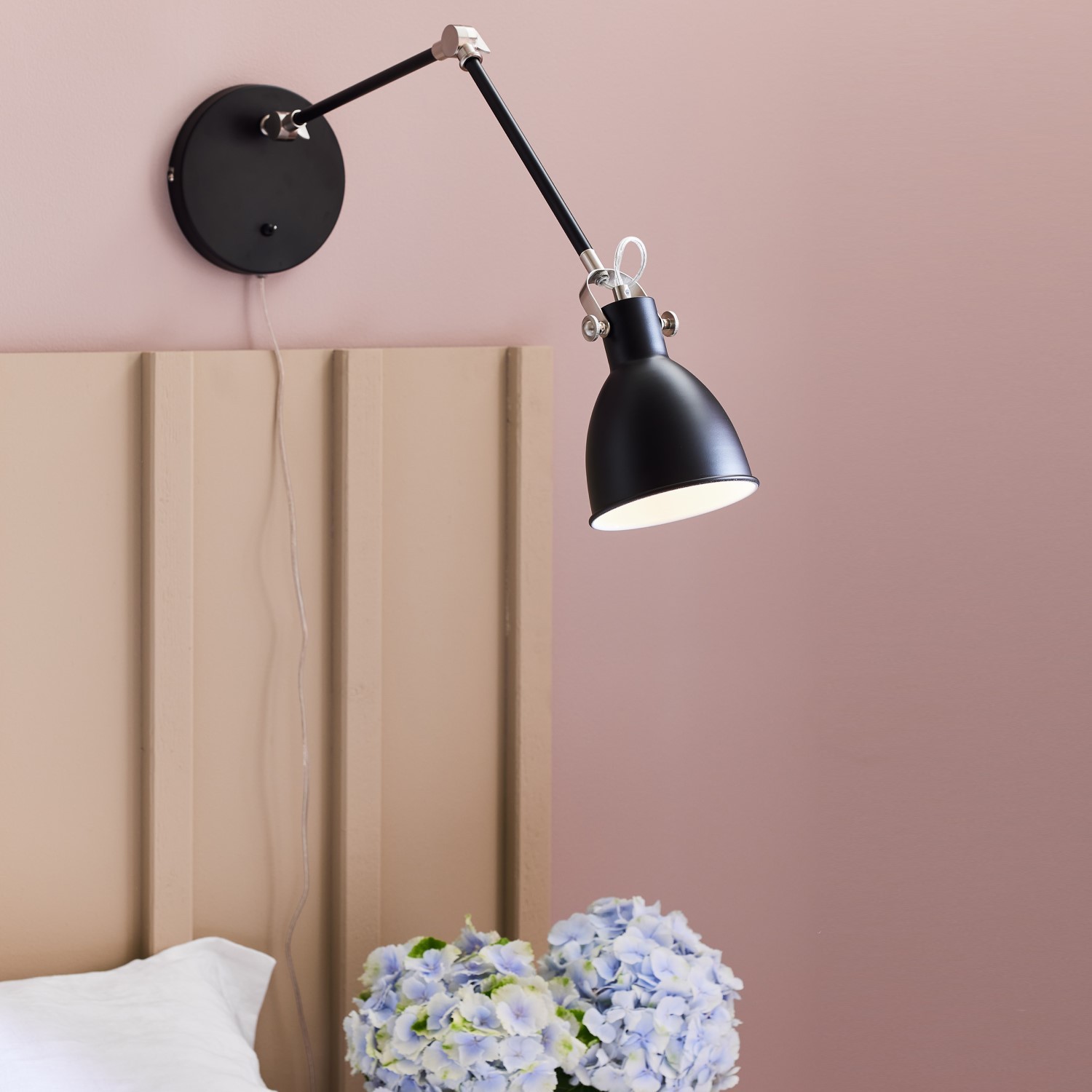 HOUSE Vägg 1L Svart/Stål Svart