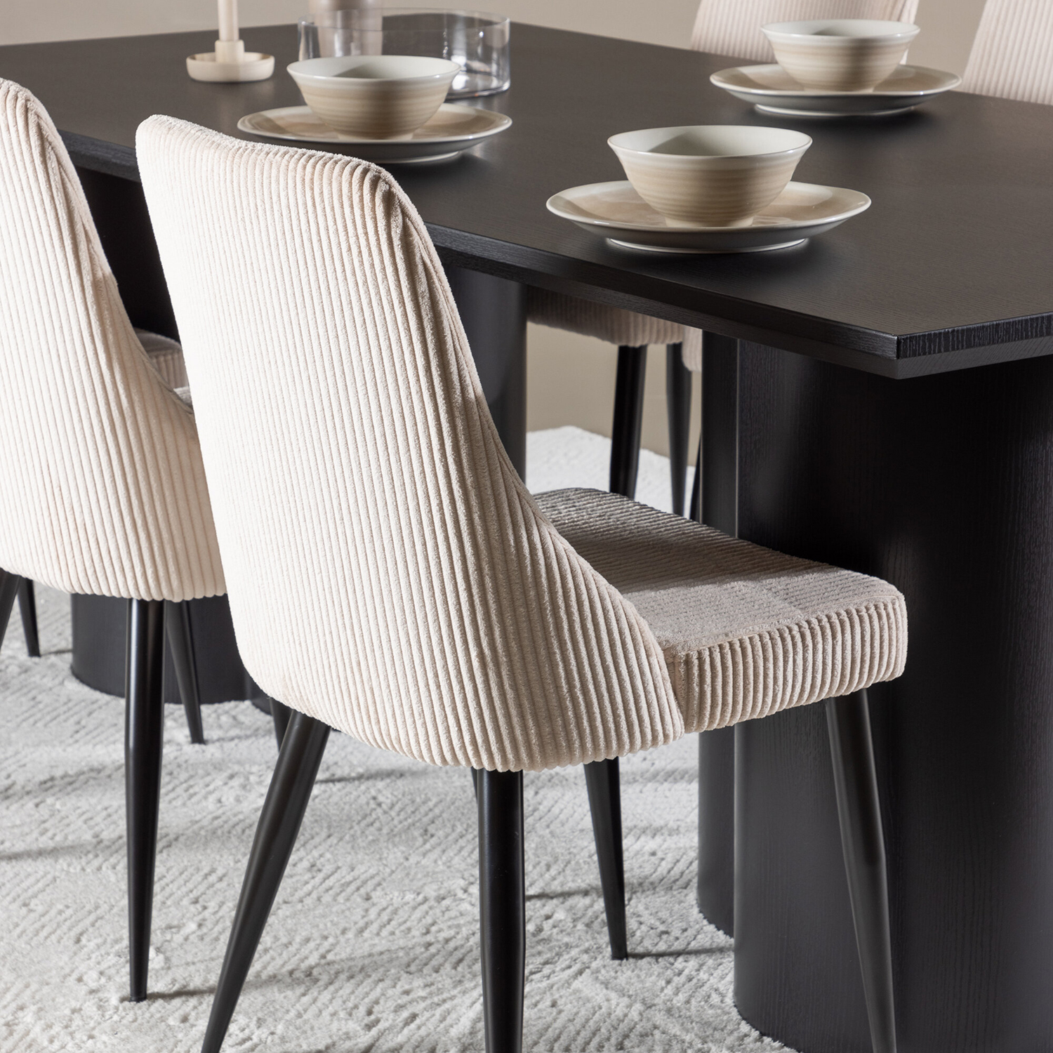 Matgrupp Venture Home Olivia 210 med 6 st Leone Stolar