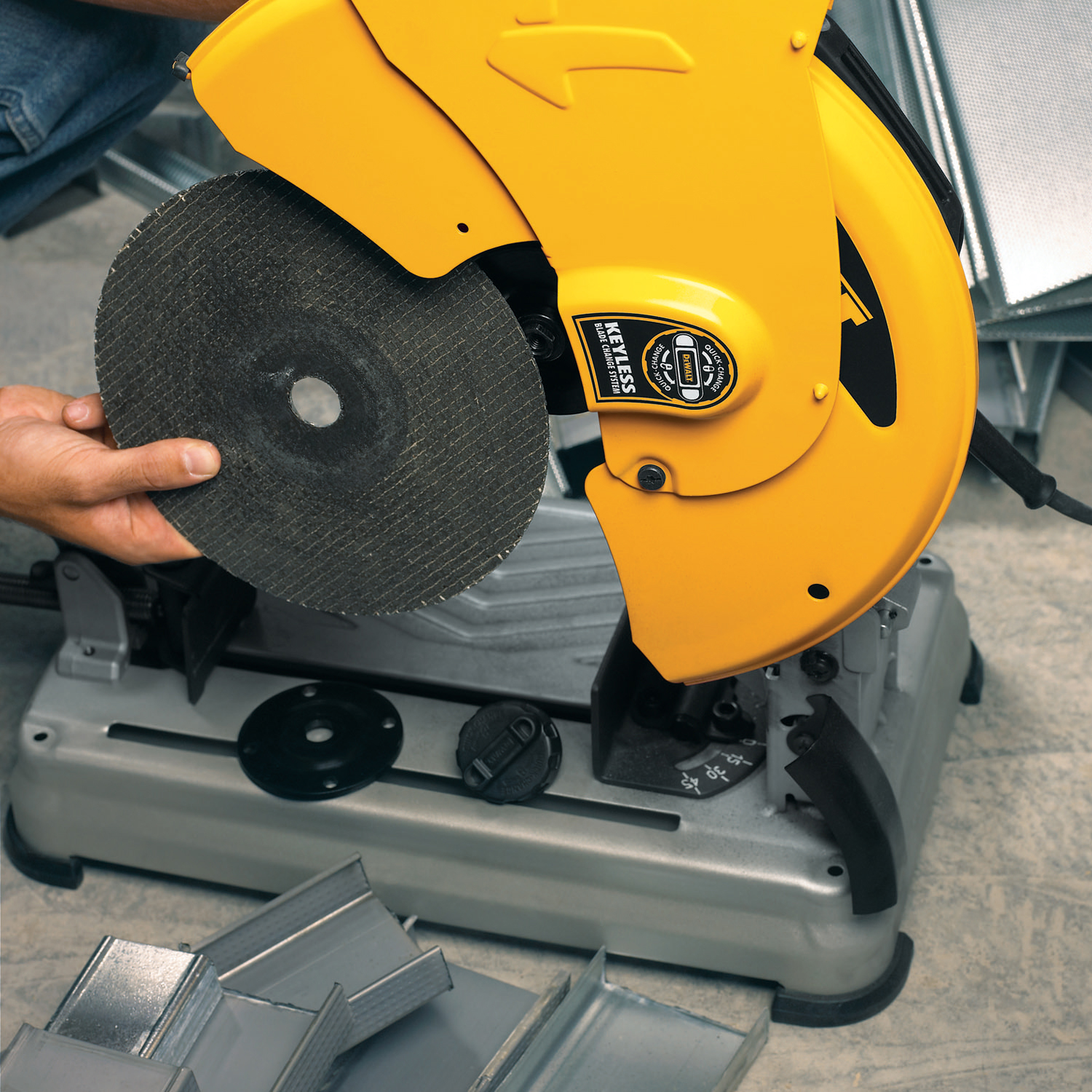 Metallkapsåg Dewalt D28715-QS 230 V