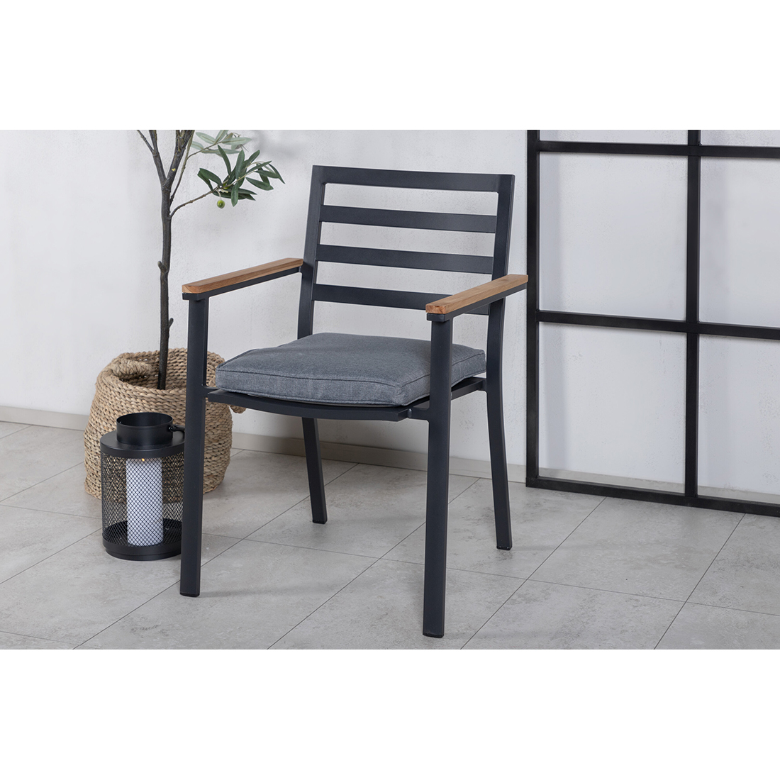 Brasilia Karmstol (stapelbar) - Svart Alu / Teak Svart