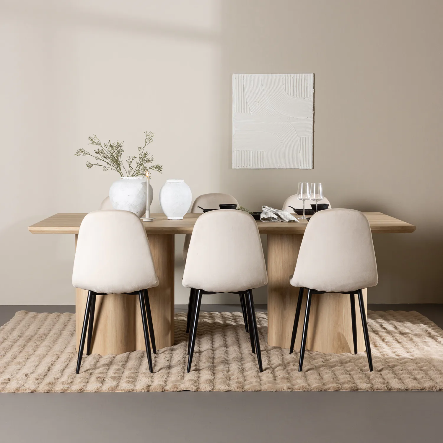 Olivia Dining Table with Polar Dining Chair Färg: Vittvätt/Beige, Ben: Svarta