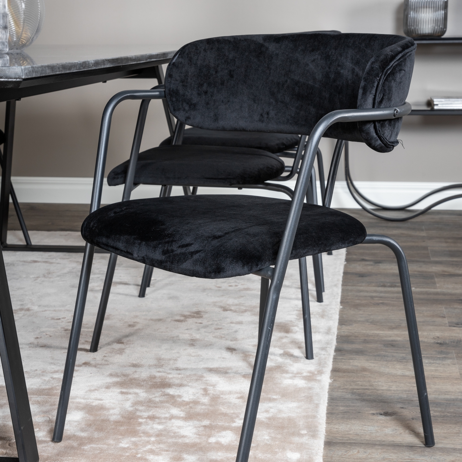 Estelle Dining Table 200x90 cm+Arrow armchair Svart