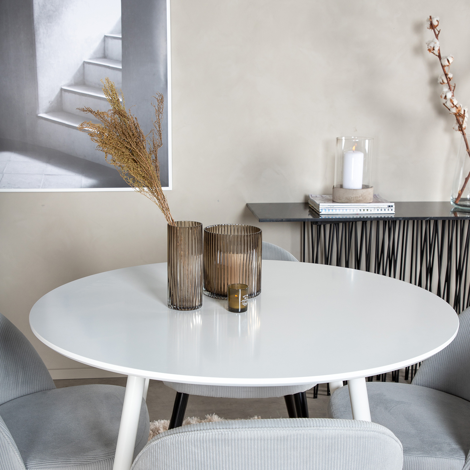 Plaza Round Table - White top/Velvet Chair -ljusgrå/ Black_4 Vit/Grå/Svart