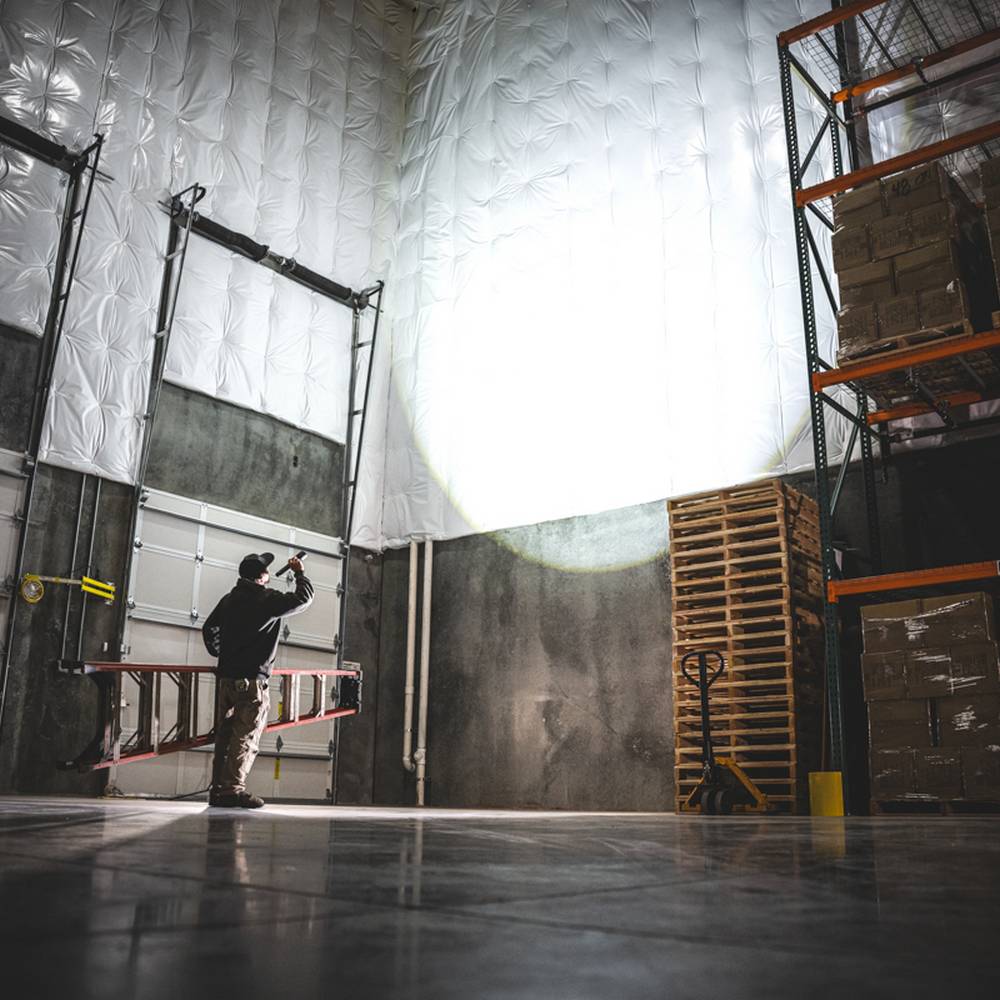 Uppladdningsbar Coast XP40R Ficklampa med PowerIQ Real-time Display 8000 Lumen