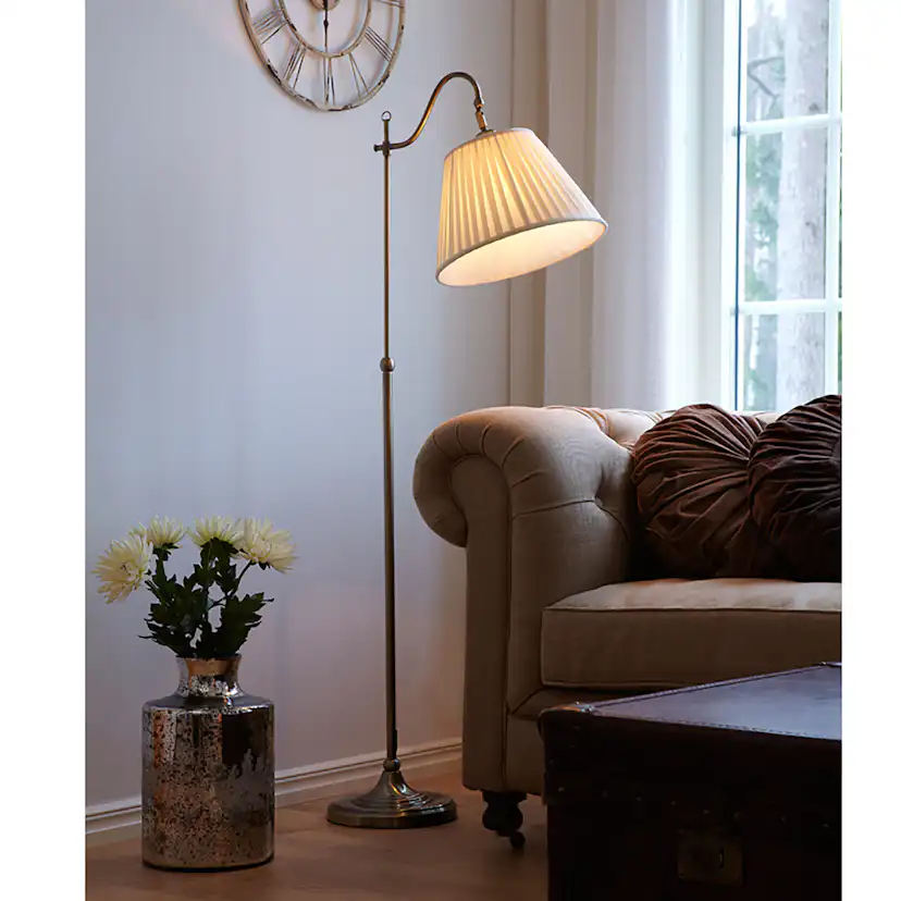 Golvlampa Markslöjd Charleston med Beige Textilskärm