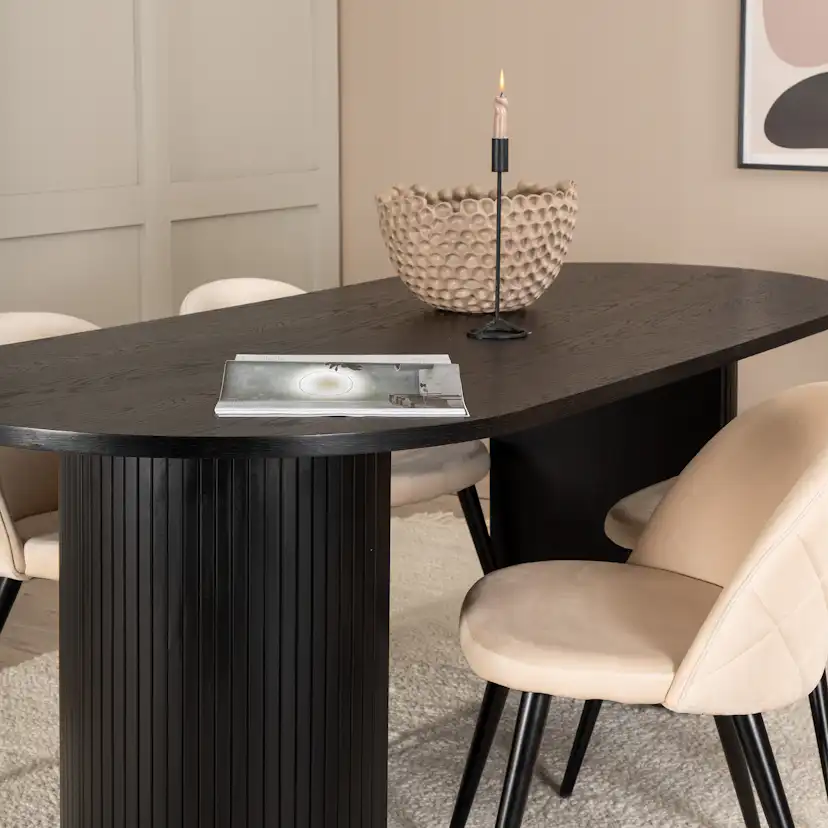 Matgrupp Venture Home Bianca med 4 Valentina Stitcthes Stolar Sammet