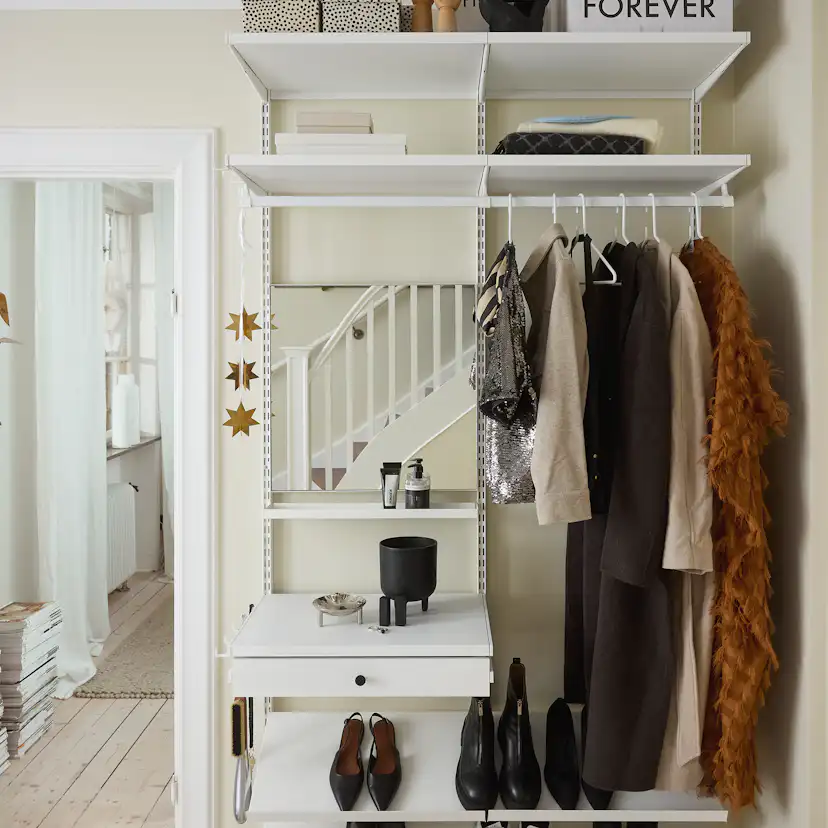 Hallösning Elfa Decor+ Enkel med Lutande Hyllor och Spegel