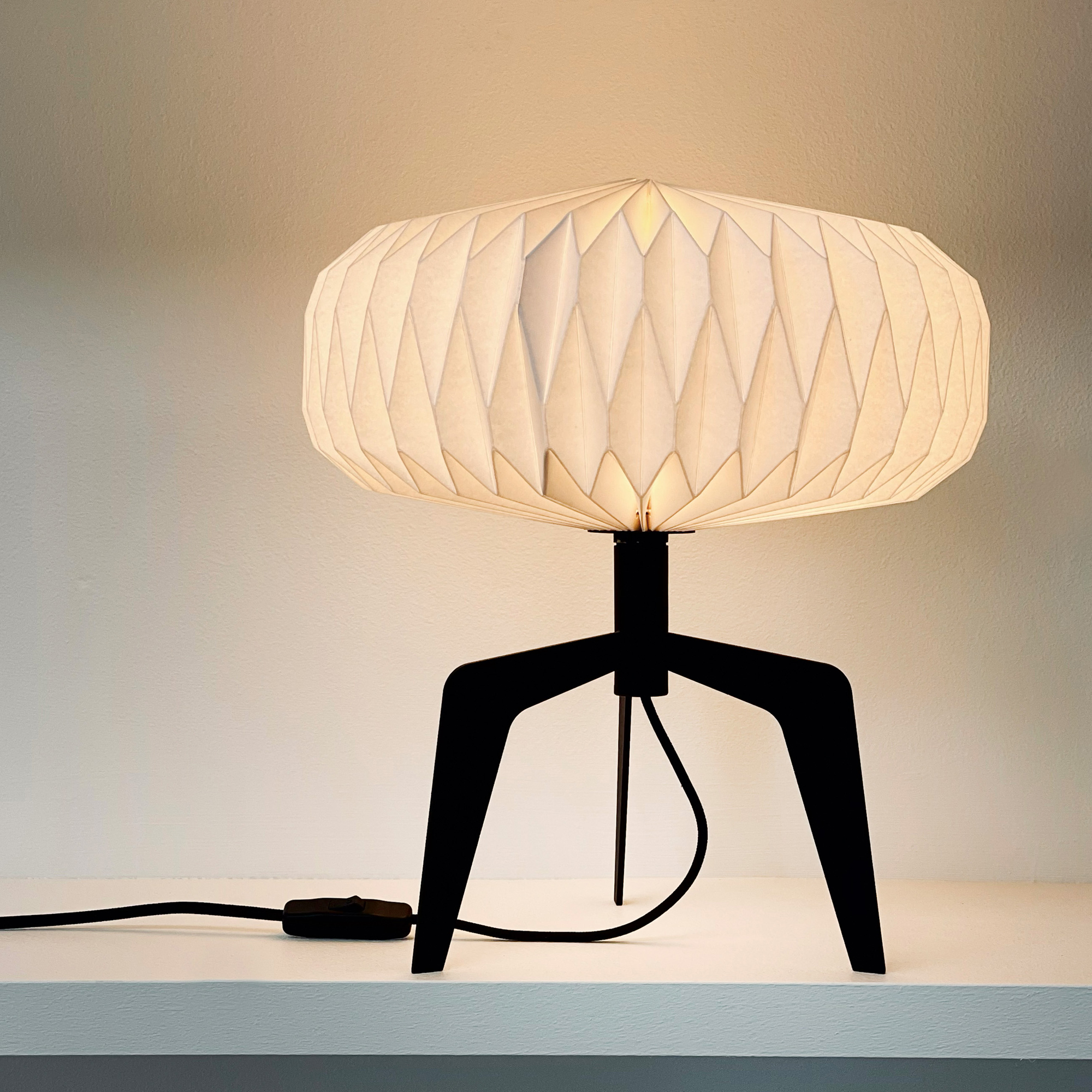 Bordslampa Dyberg Larsen Ventnor med Papperskärm