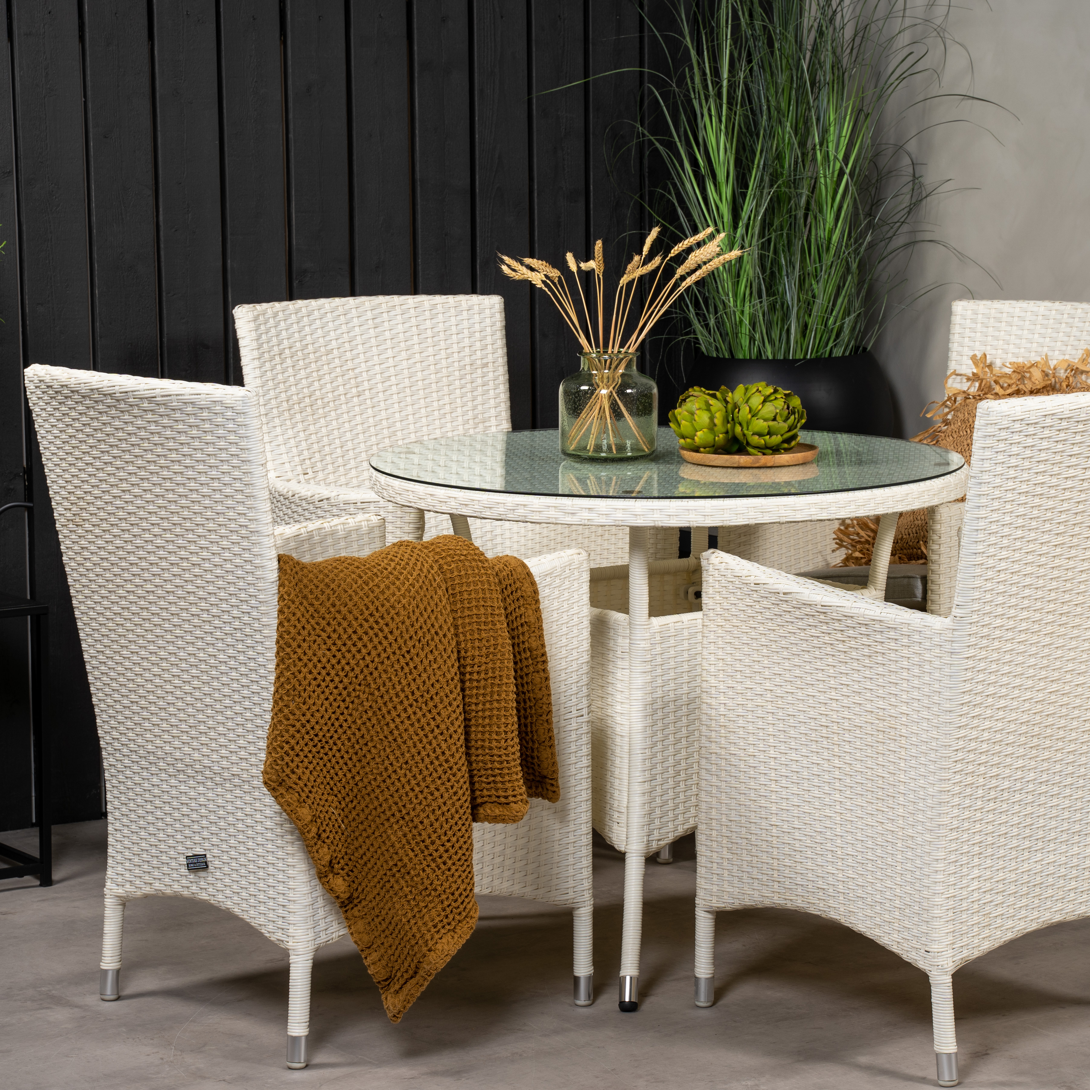Matgrupp Venture Home Virda Ø 90 med 4 Milwa Stolar