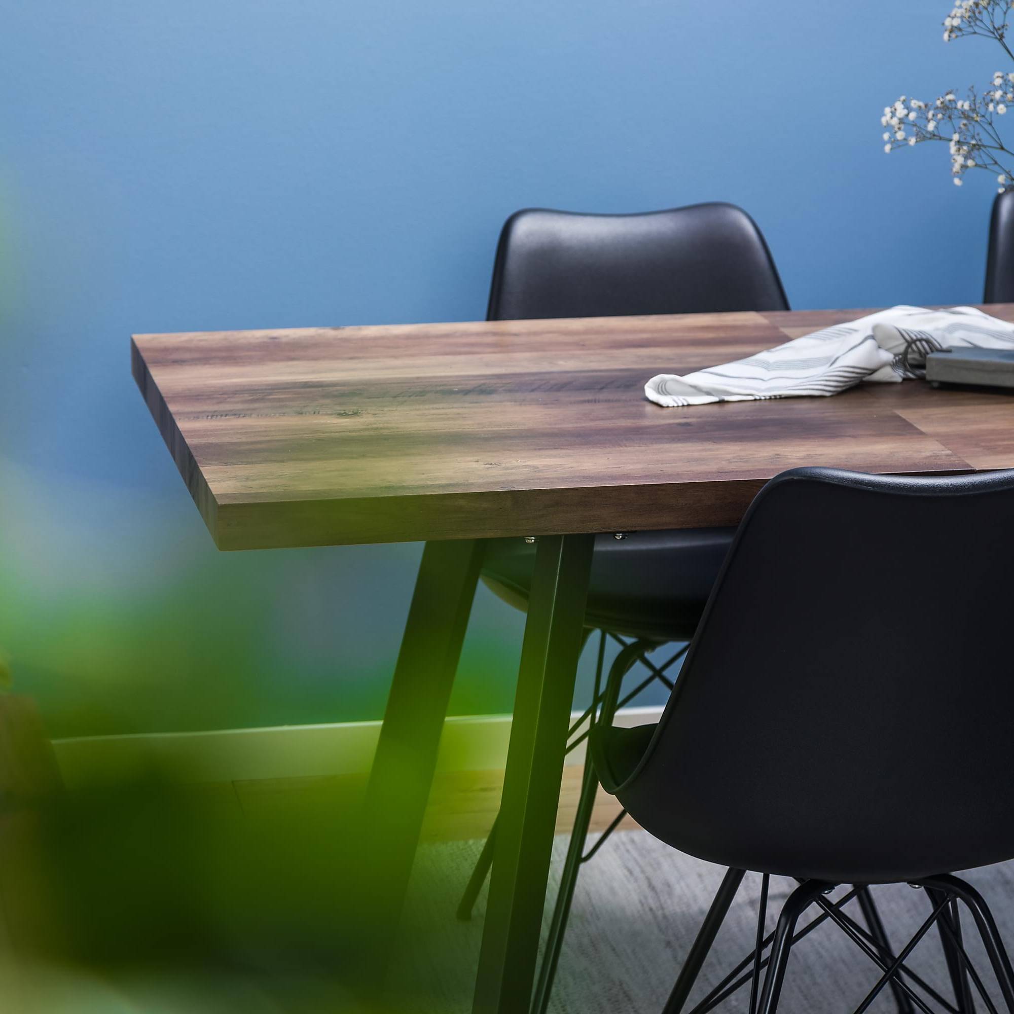 Matgrupp Basic Home Marcelen Rektangulärt Matbord 140-180 cm Förlängningsbart med 4 ShellMatstol Grå/Svart/Natur