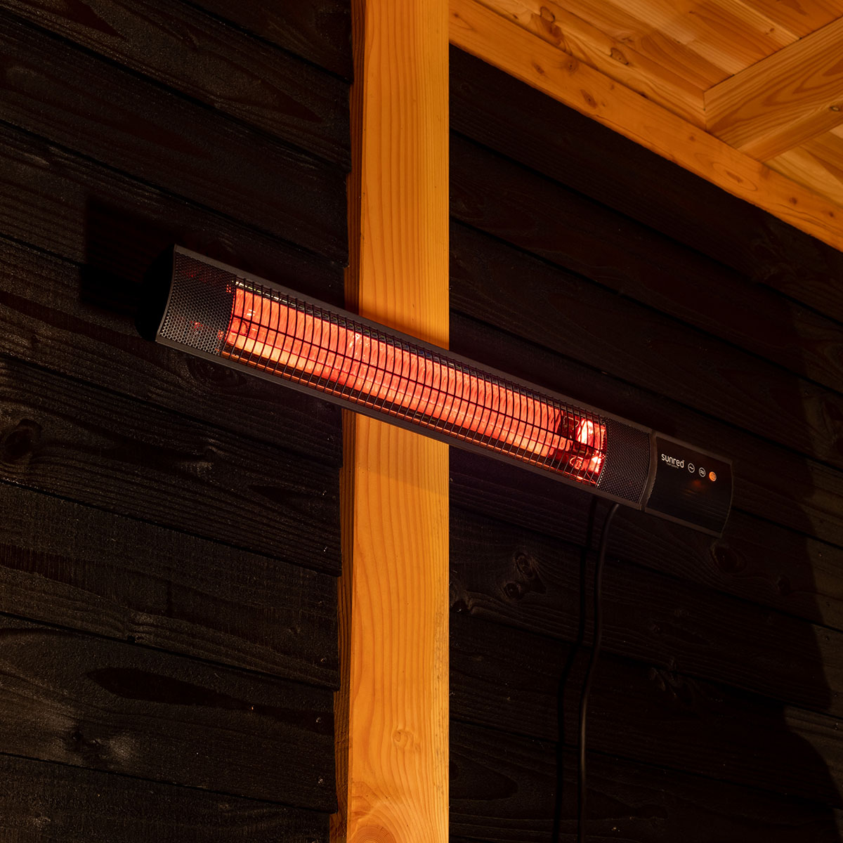 Infravärmare SunRed RD-DARK-25, Vägghängd Terrassvärmare med 2500 W Effekt
