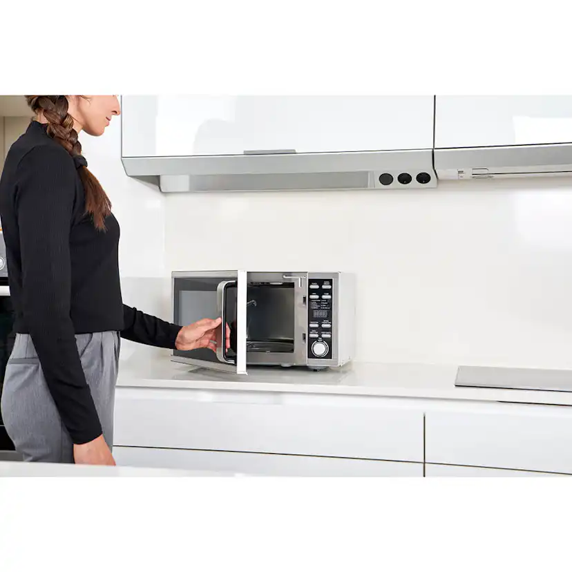 Mikrovågsugn BLACK+DECKER Digital 25L 900W Silver