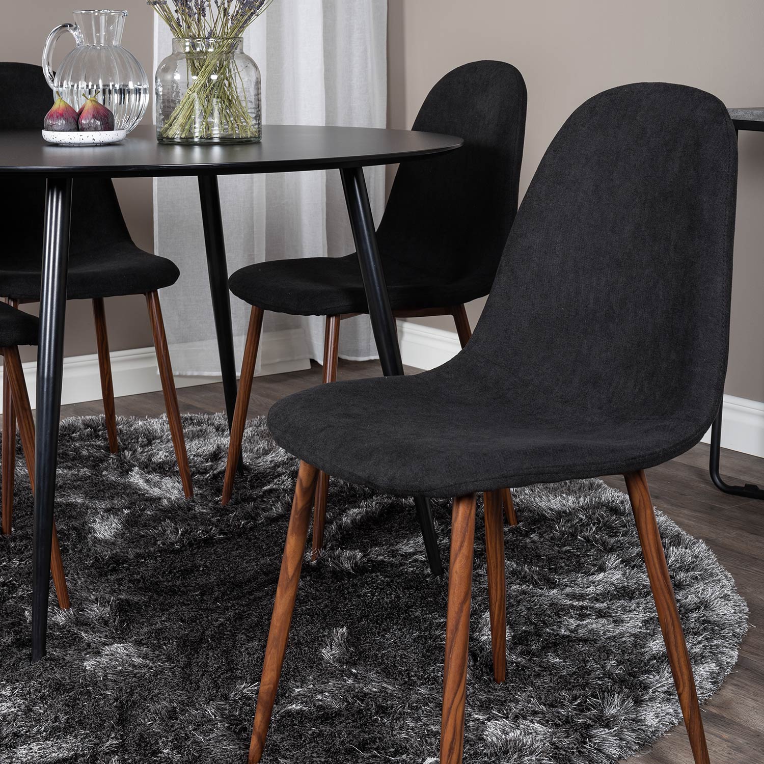 Matgrupp Venture Home Silvia med 4 Pobbie Stolar Runt Polyestertyg