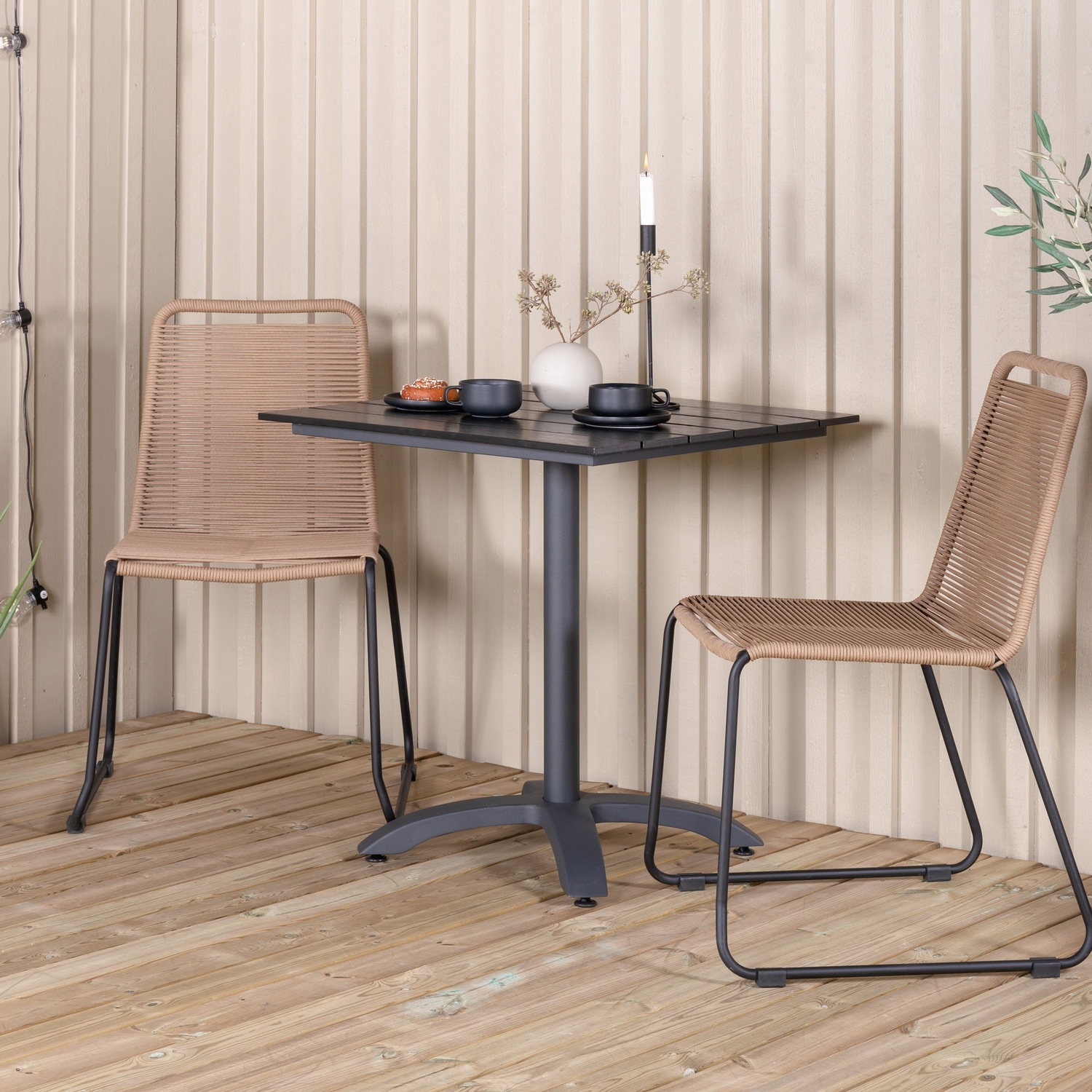 Matgrupp Venture Home Coco med 2 Leon Stapelbara Matstolar