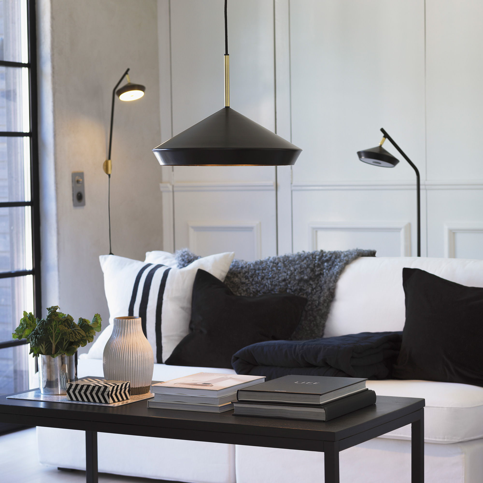 Vägglampa PR Home Geometri