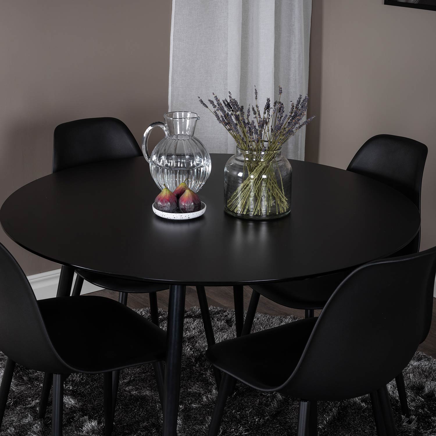 Matgrupp Venture Home Silvia med 4 Pop Stolar Runt