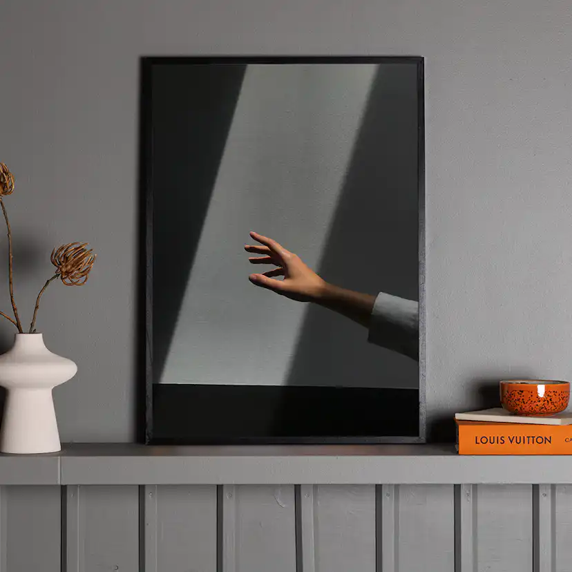Posters Venture Home Reaching Hand Grå