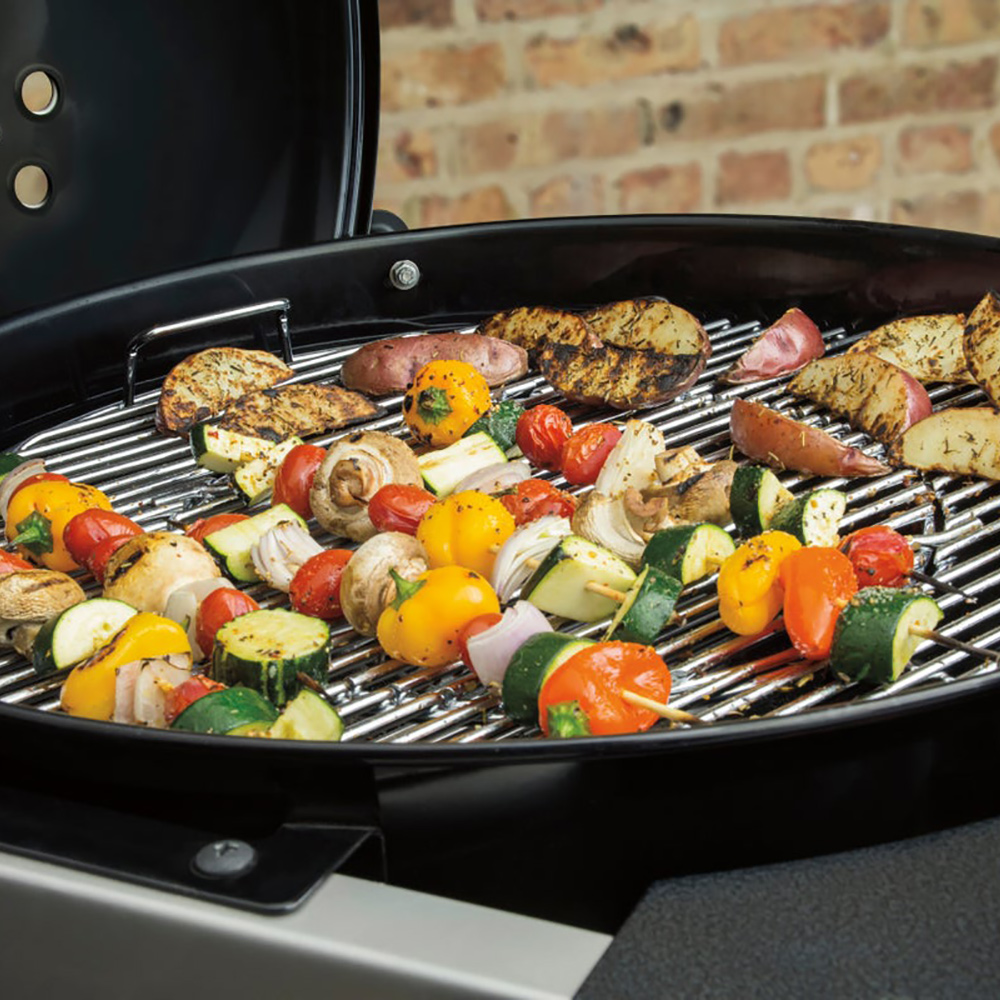 Klotgrill Weber Performer GBS Kolgrill med Sidobord & Integrerad Termometer