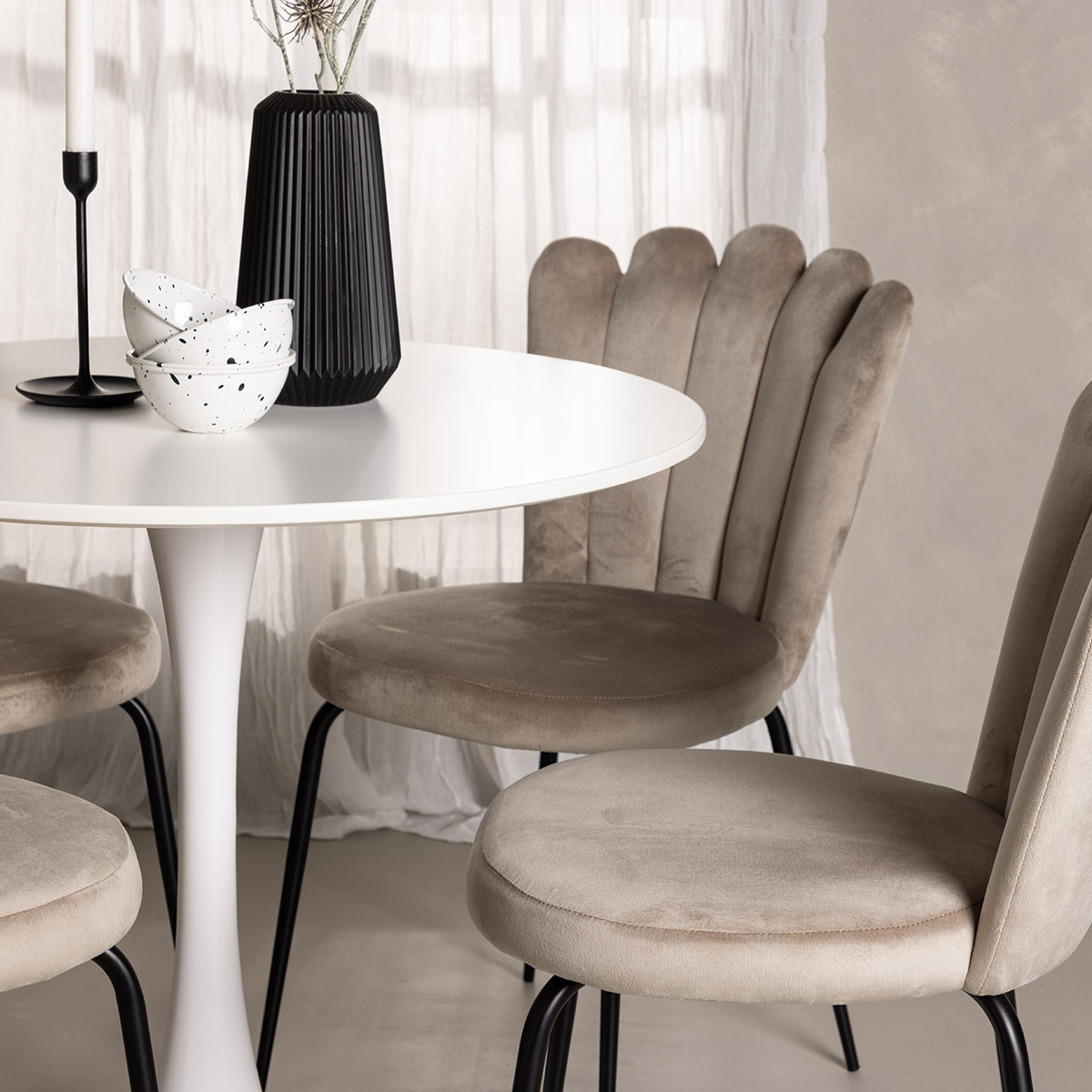 Matgrupp Venture Home Hamden Ø80 cm med 4 Limhamn Light stolar