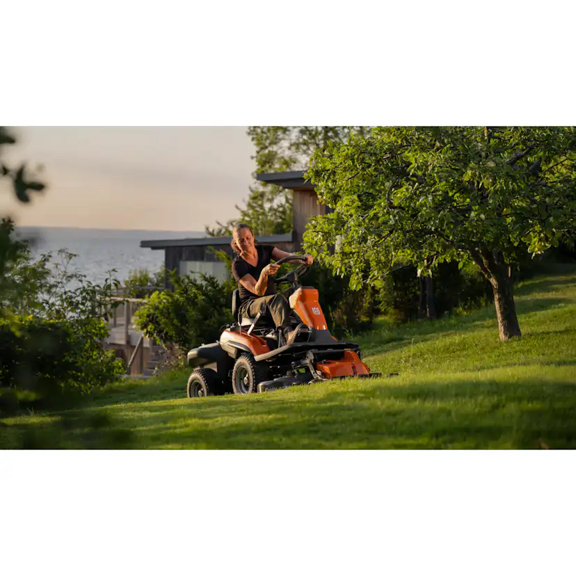 Åkgräsklippare Husqvarna Rider R 200iX AWD
