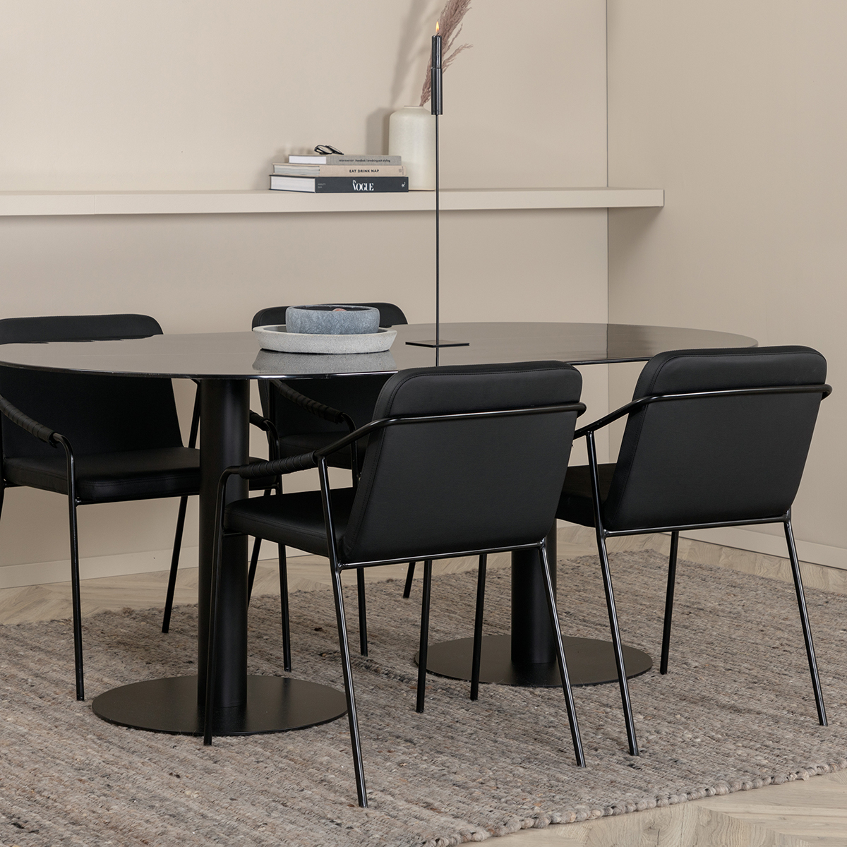 Matgrupp Venture Home Oslo matbord och Tjärö matstol