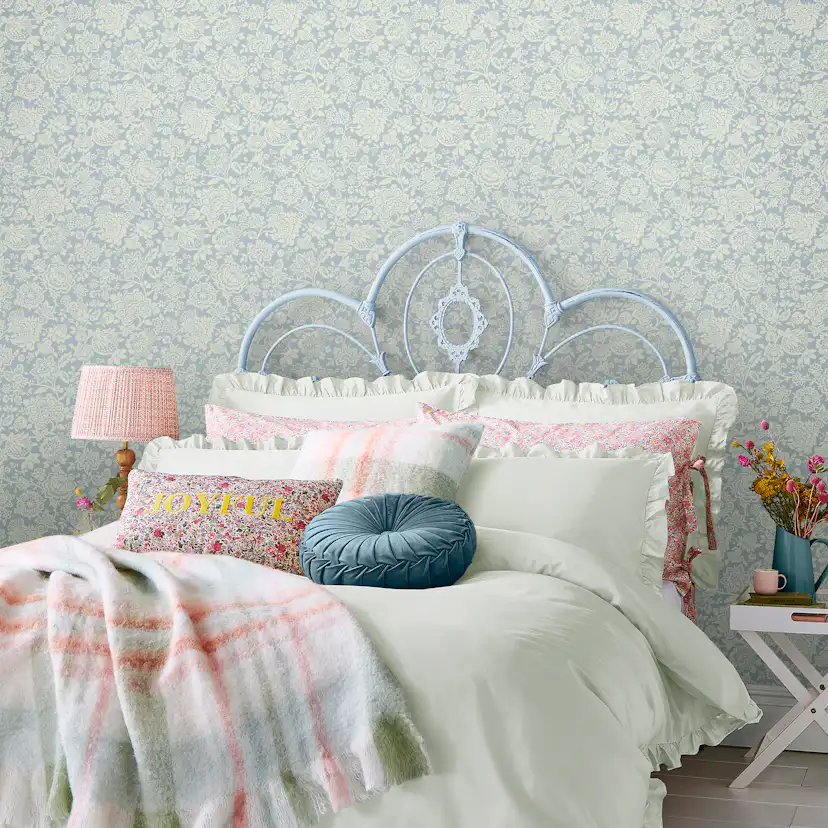 Tapet Laura Ashley Trailing Laurissa Pale Seaspray Blå 121073