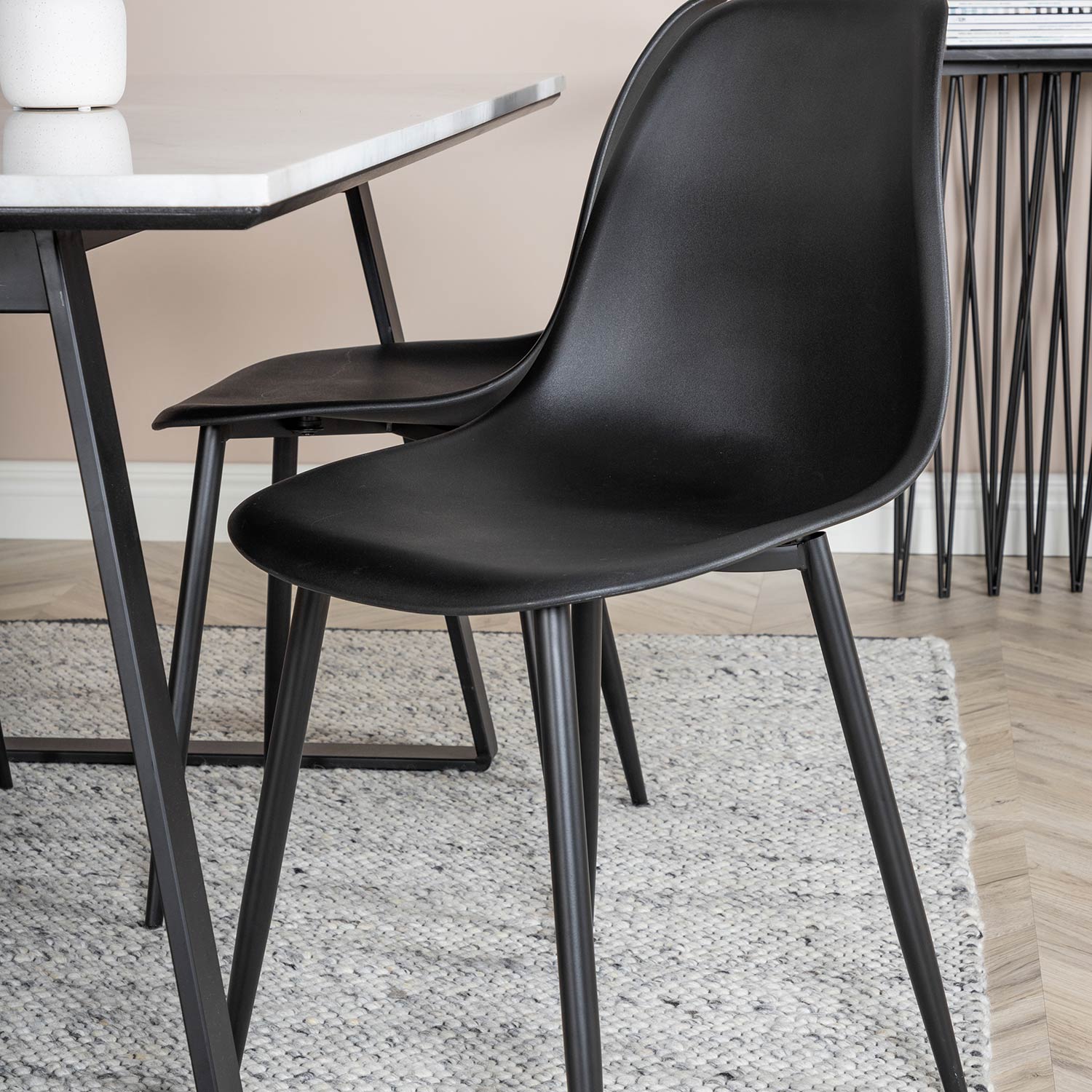 Estelle Table White / Black+Polar Chair - / Black Plastic_4 Vit/Svart