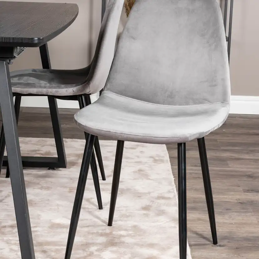 Matgrupp Venture Home Ina med 4 Pobbie Stolar Sammet