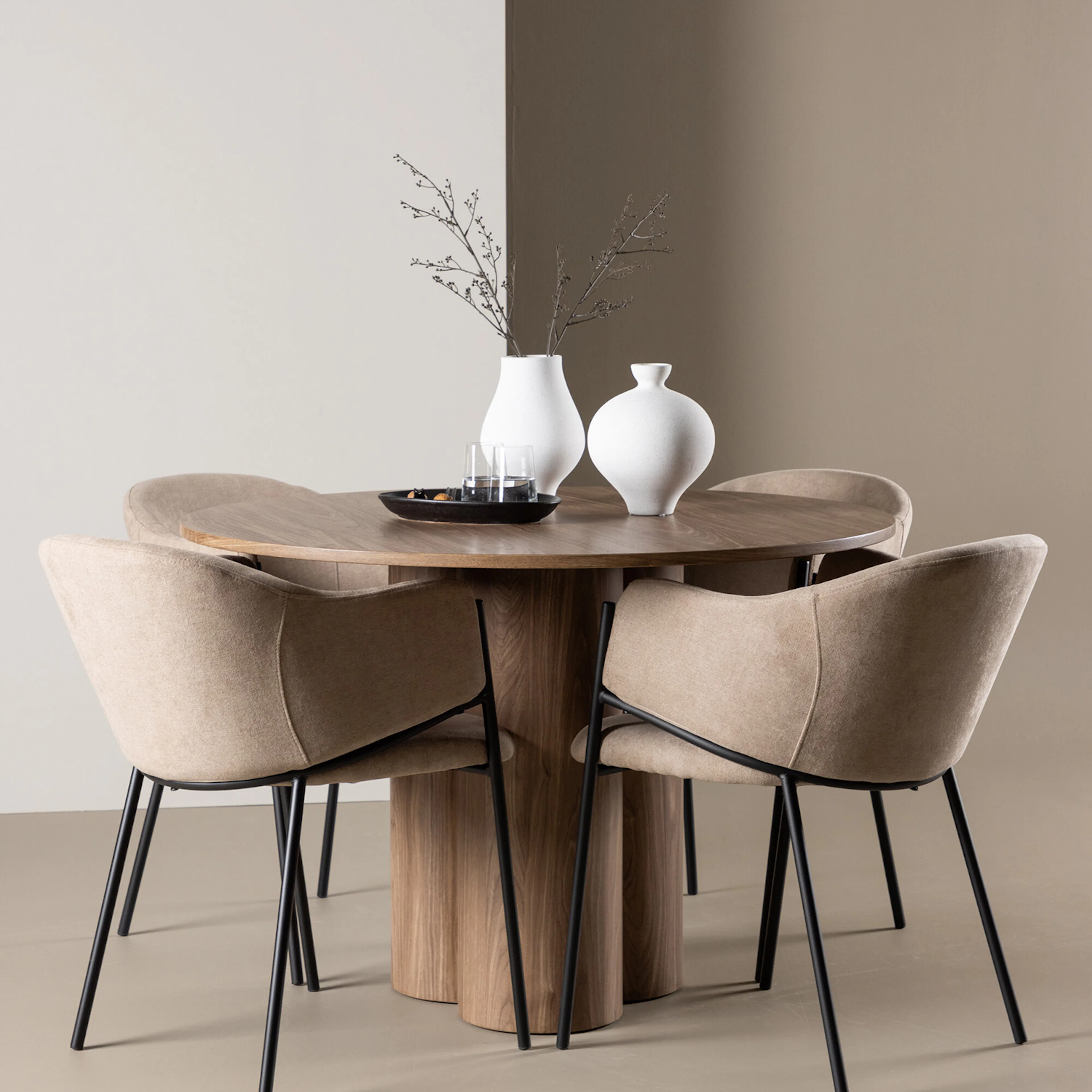Olivia Dining Table with Evelina Dining Chair Mocka/Beige