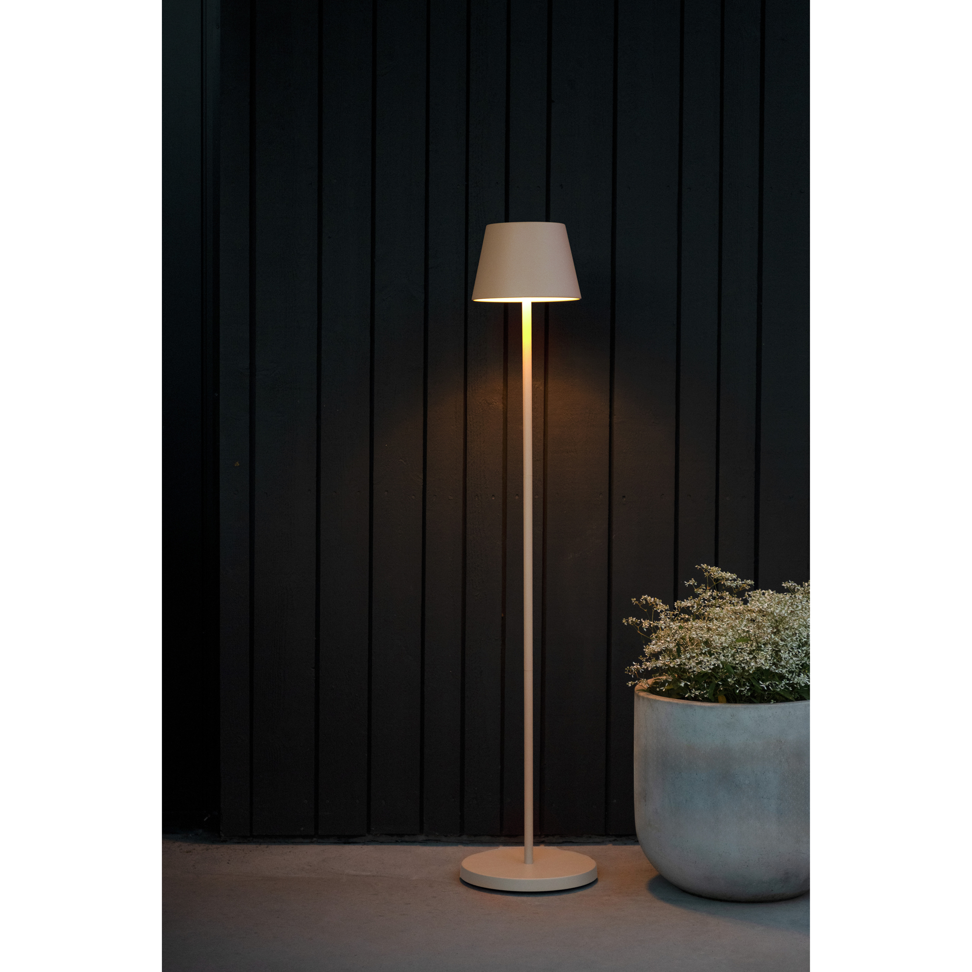 Golvlampa Gnojsö Konstsmide Pomezia M USB