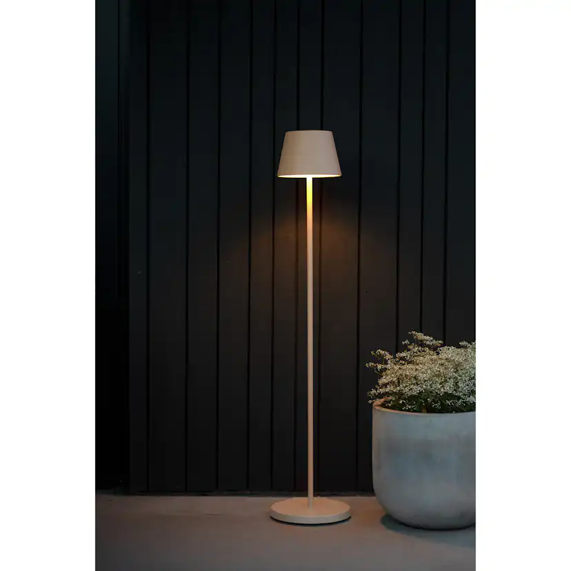 Golvlampa Gnojsö Konstsmide Pomezia M USB
