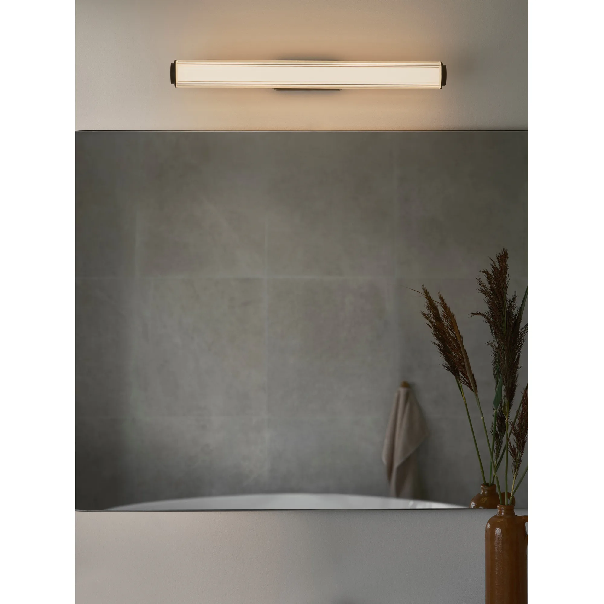 Virelle 50 | Vägglampa | Svart Svart