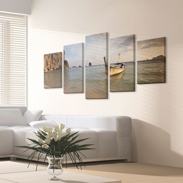 Tavla Arkiio A fishIng boat By The sea