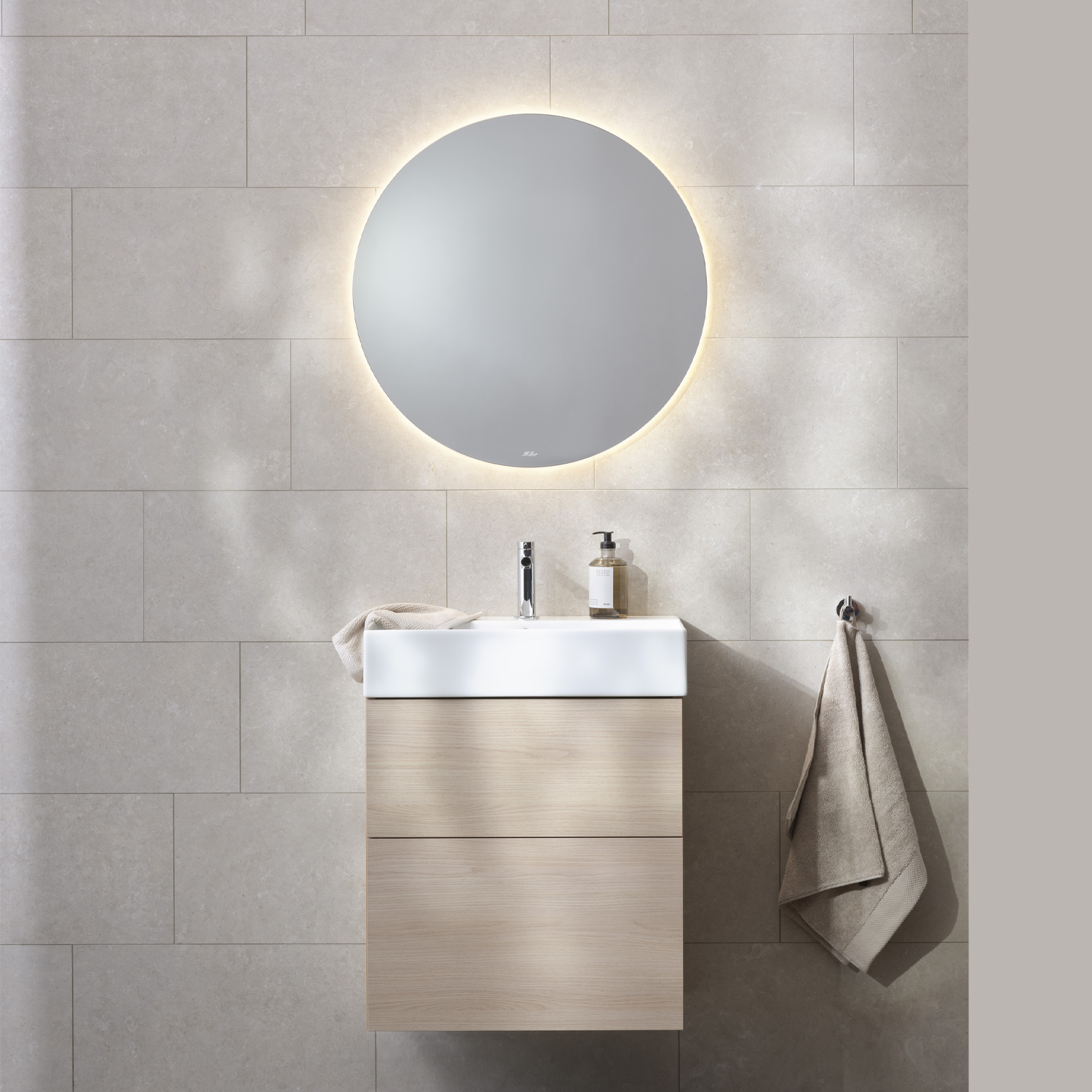 Möbelpaket Miller Badrum New York med Bloc Tvättställ och Ambient Spegel