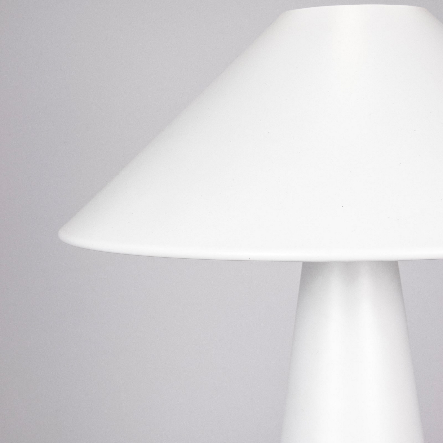 Bordslampa Globen Lighting Cannes